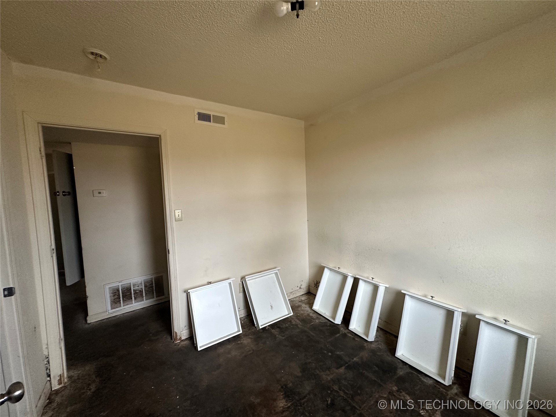 5421 W 77th Street S Property Photo 5