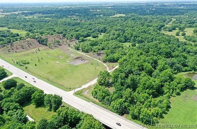 0001 E 86th Street North Property Photo 3