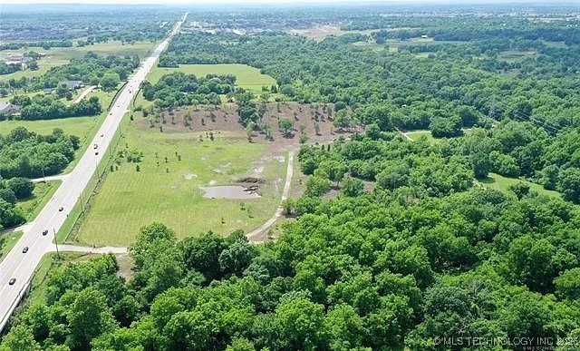 0001 E 86th Street North Property Photo 4