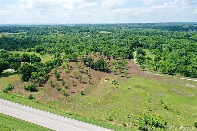 0001 E 86th Street North Property Photo 9