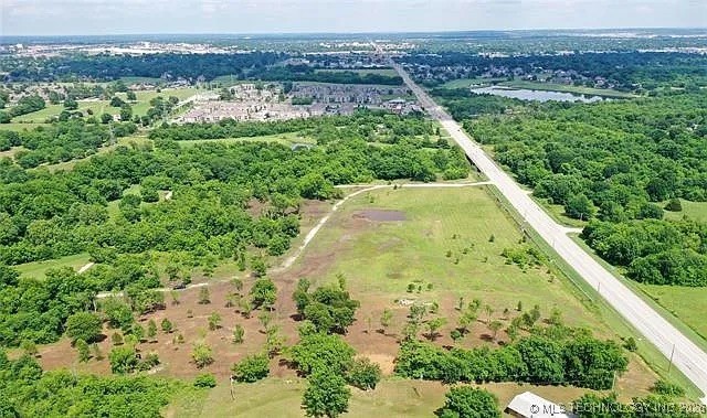 0002 E 86th Street North Property Photo 8