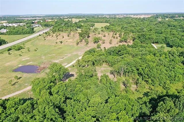 0002 E 86th Street North Property Photo 25