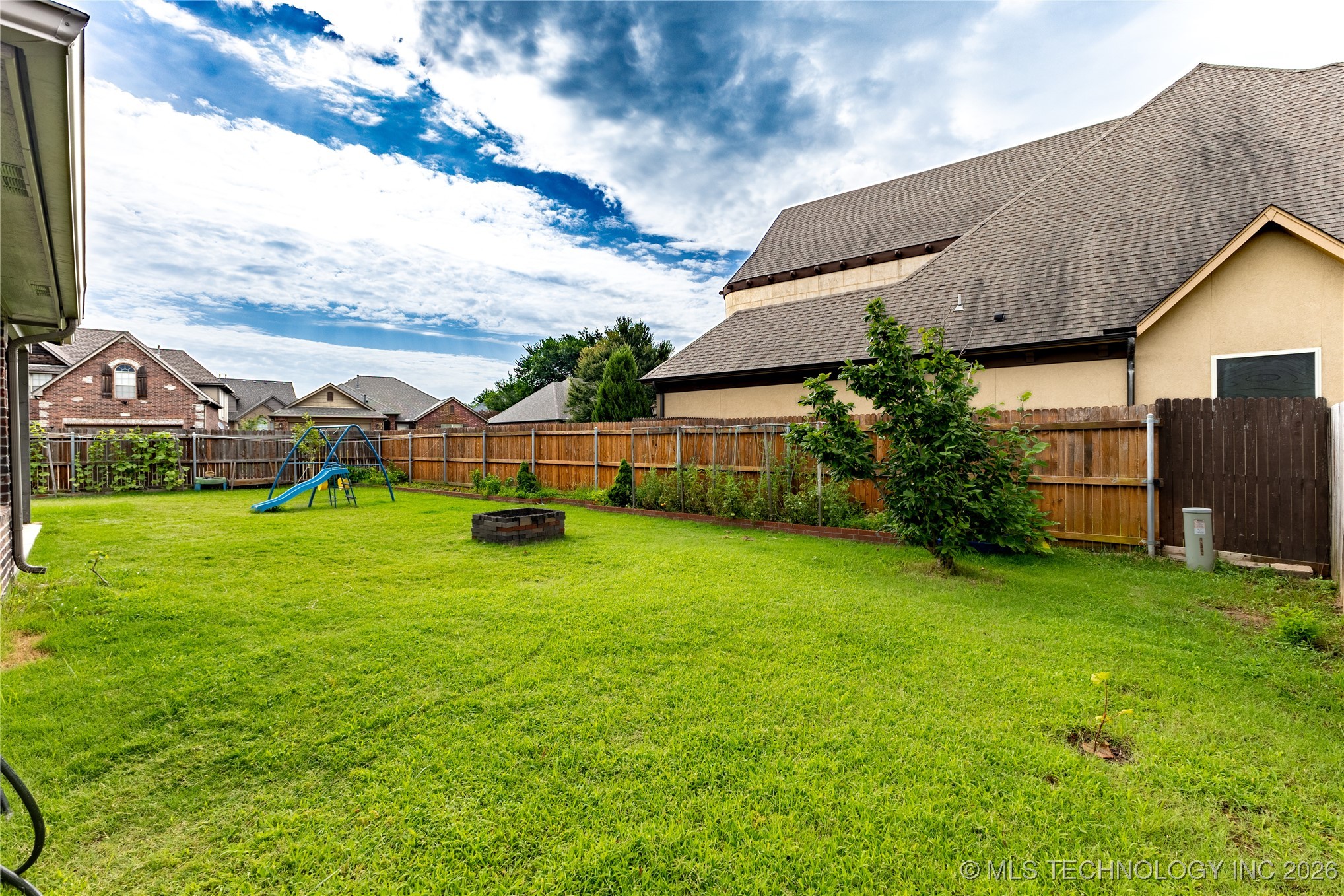 1301 W Elmira Place Property Photo 41