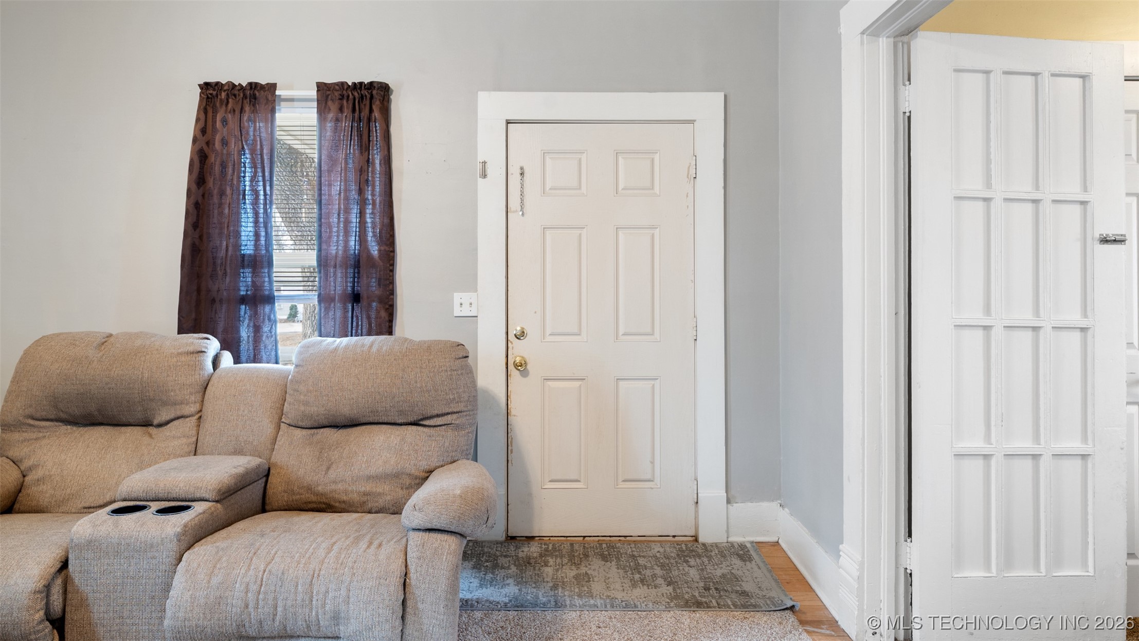 460 N Gunter Property Photo 3