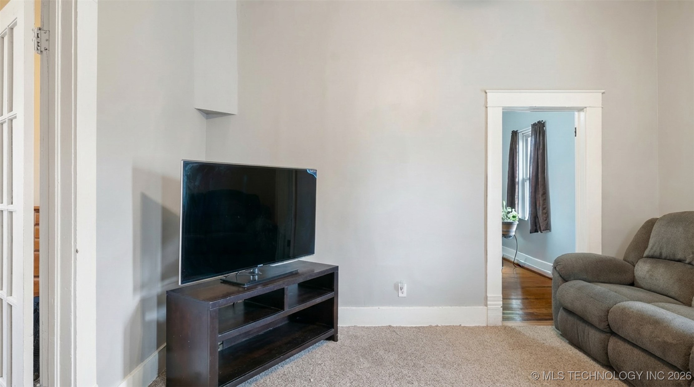 460 N Gunter Property Photo 4