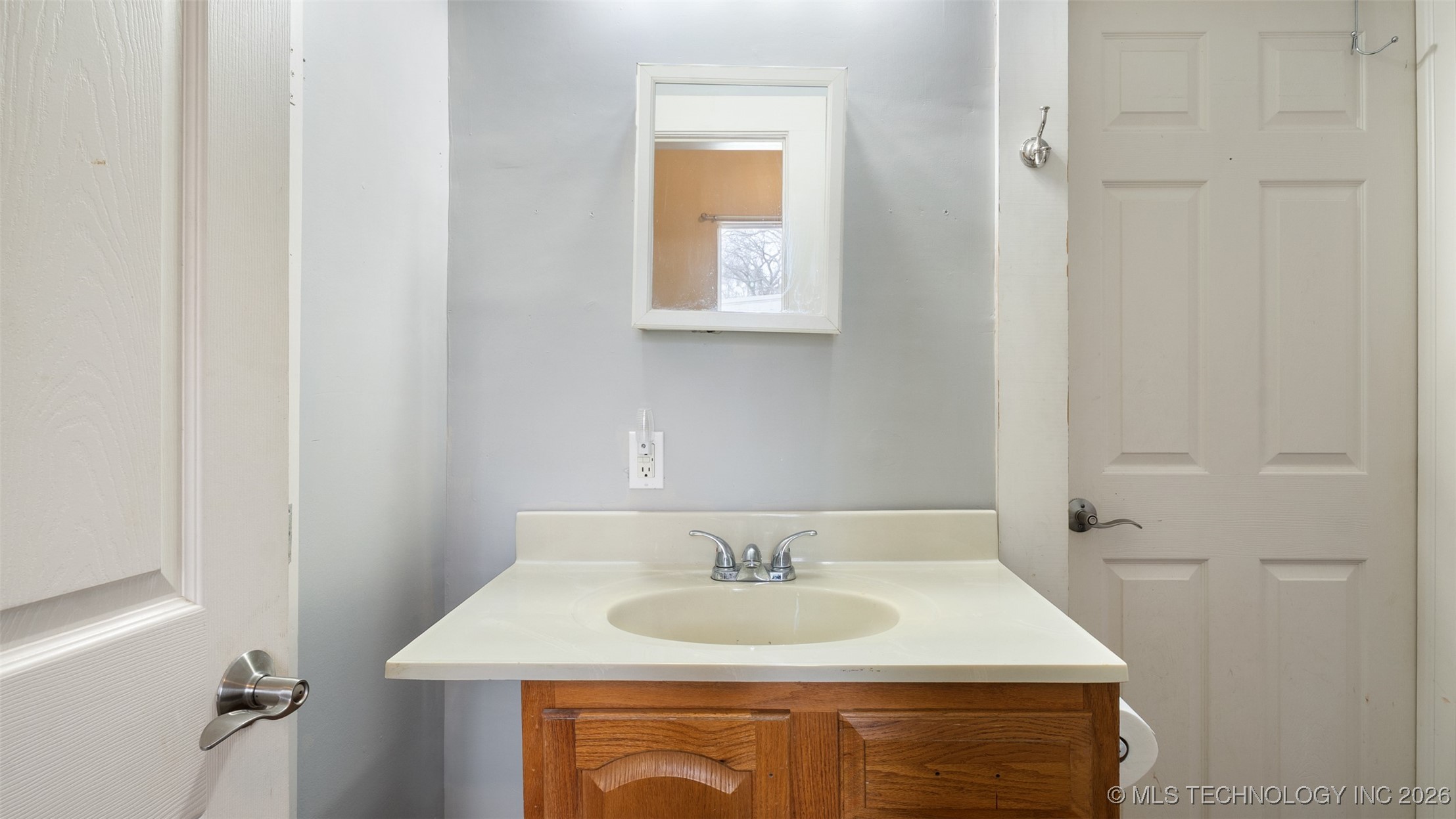 460 N Gunter Property Photo 8