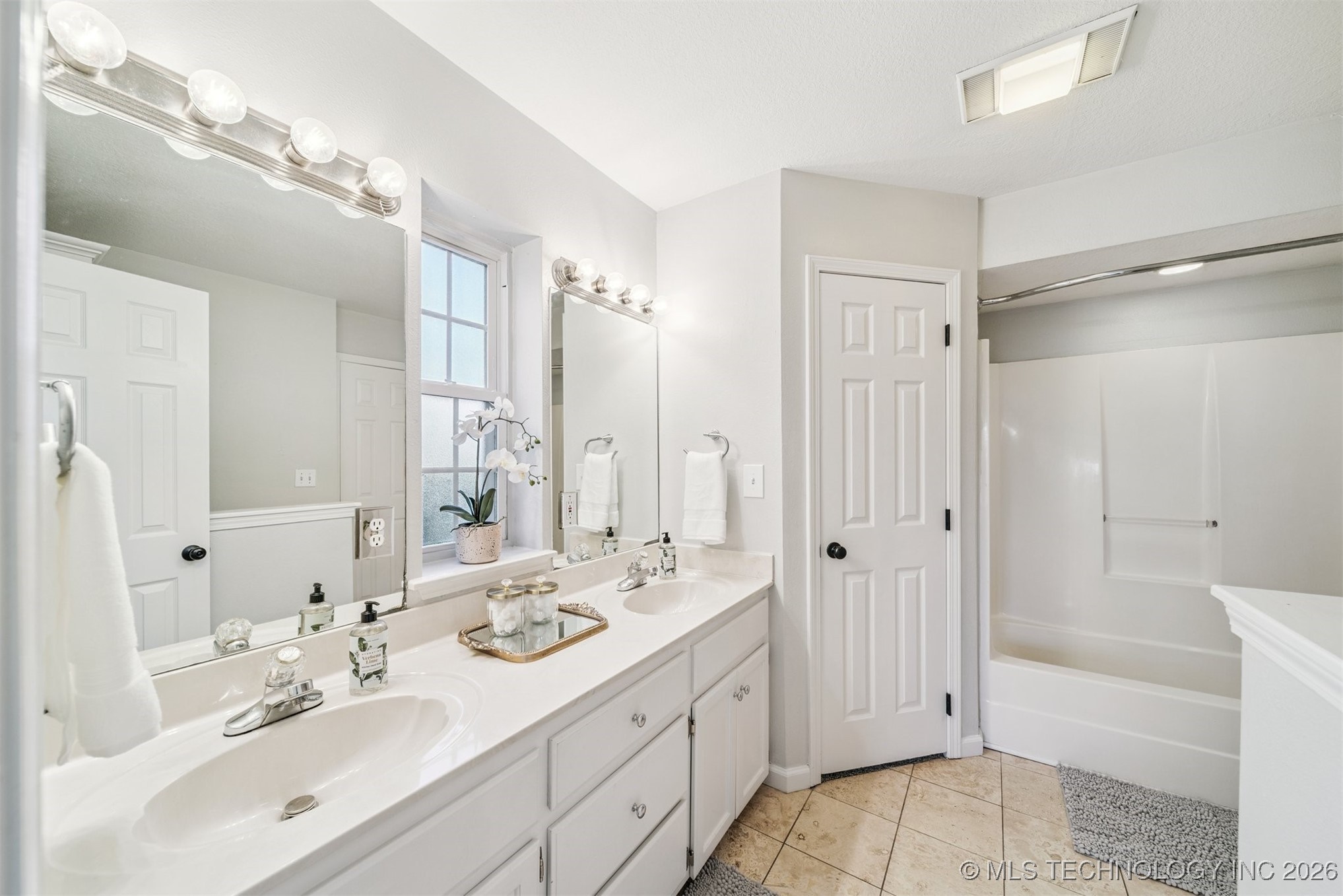 7710 N 132nd East Avenue Property Photo 16