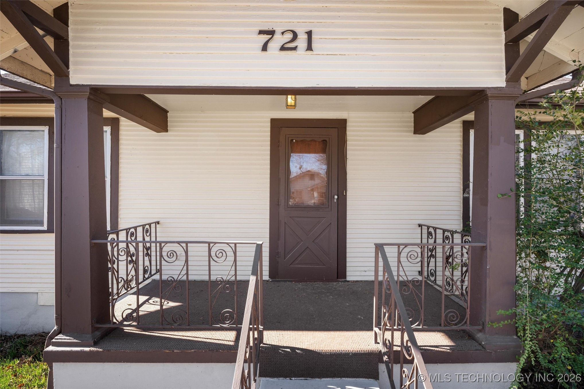 721 S Creek Avenue Property Photo 4