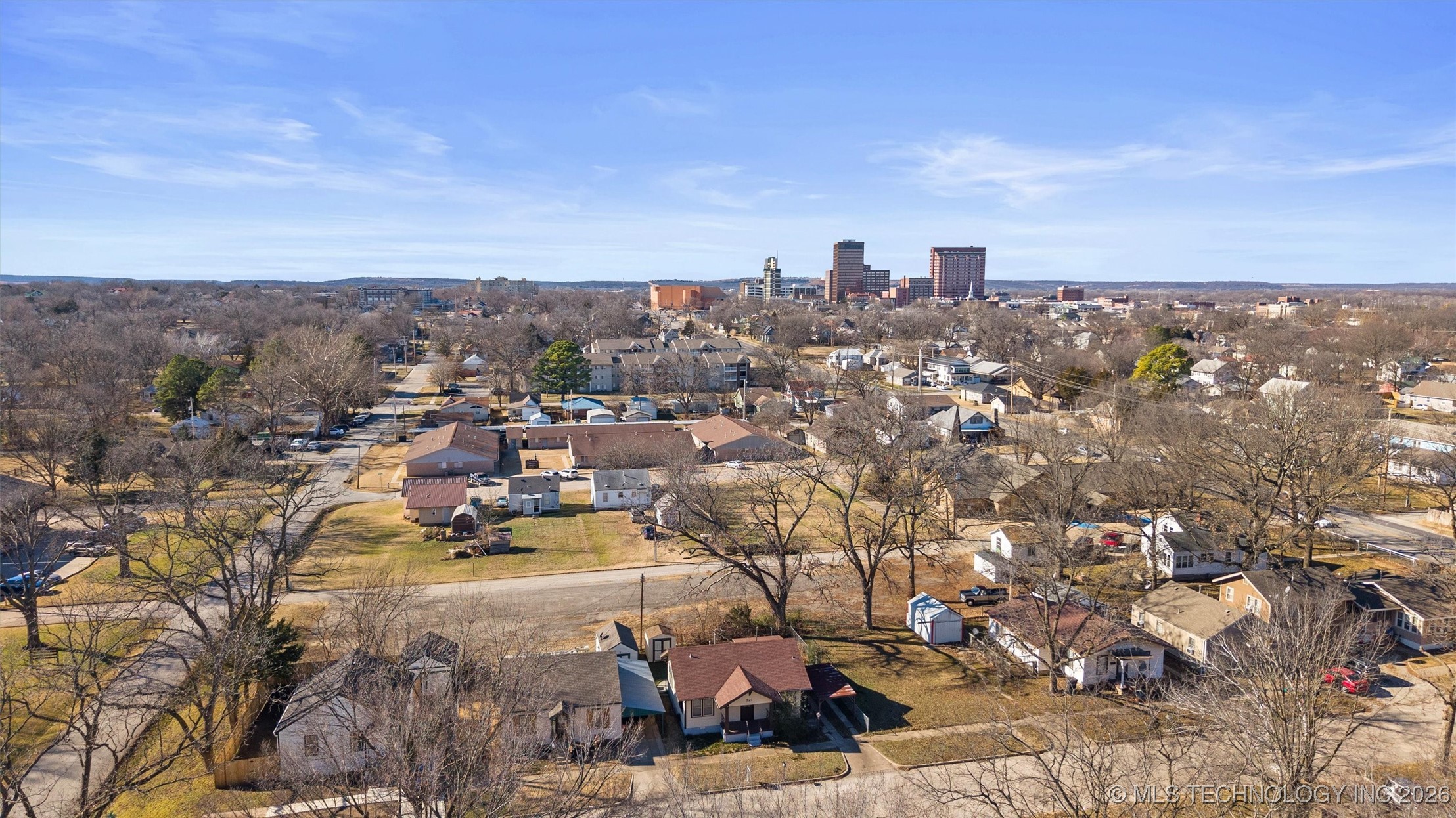 721 S Creek Avenue Property Photo 28