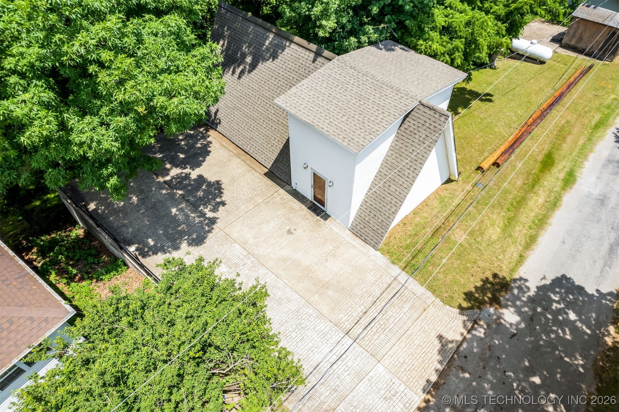 619 E 437 Road Property Photo 3