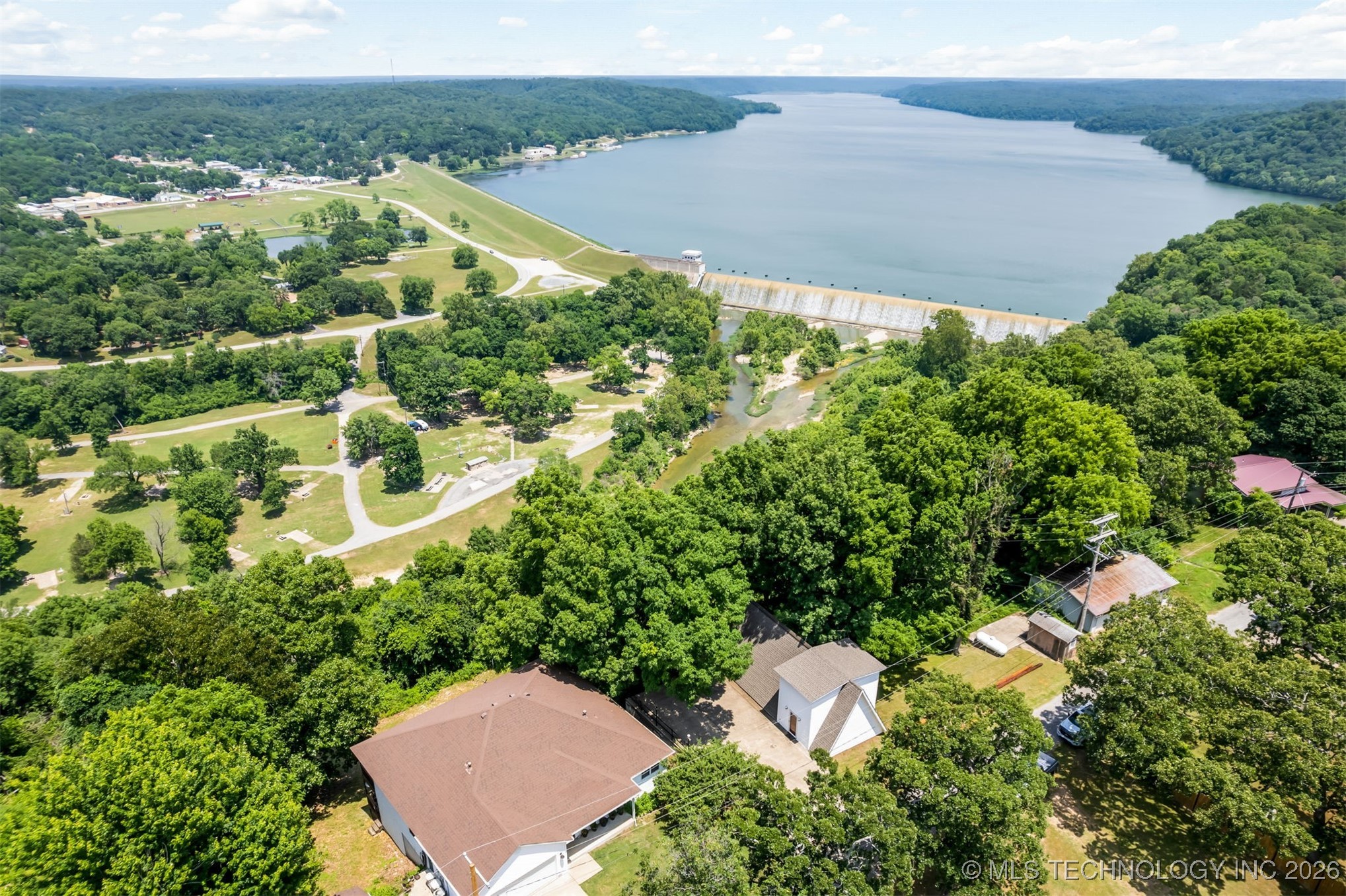 619 E 437 Road Property Photo 4