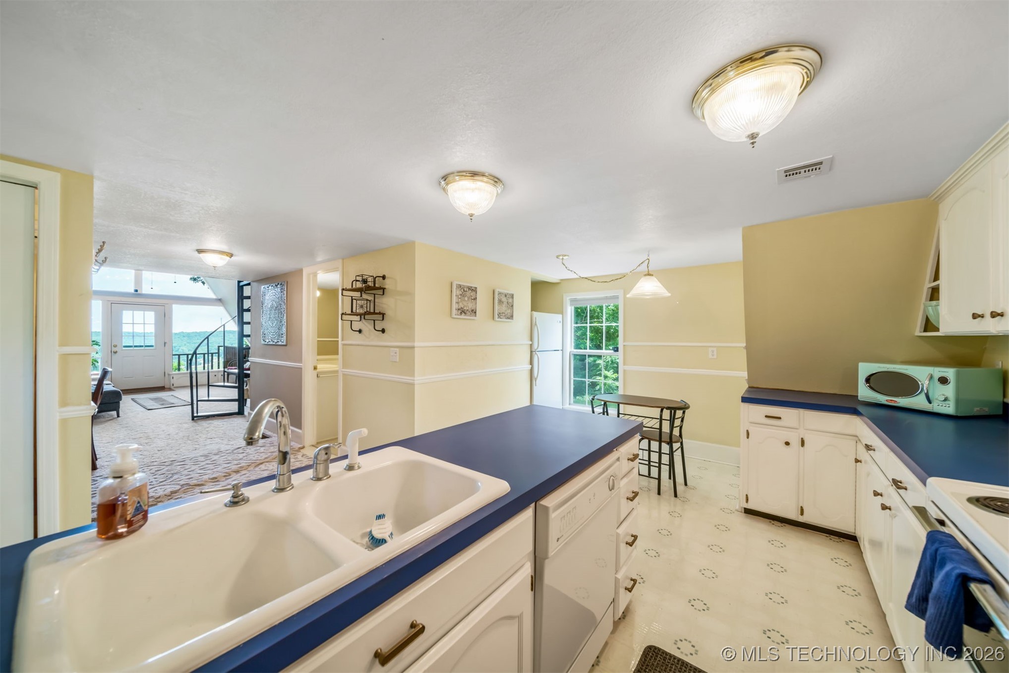 619 E 437 Road Property Photo 10