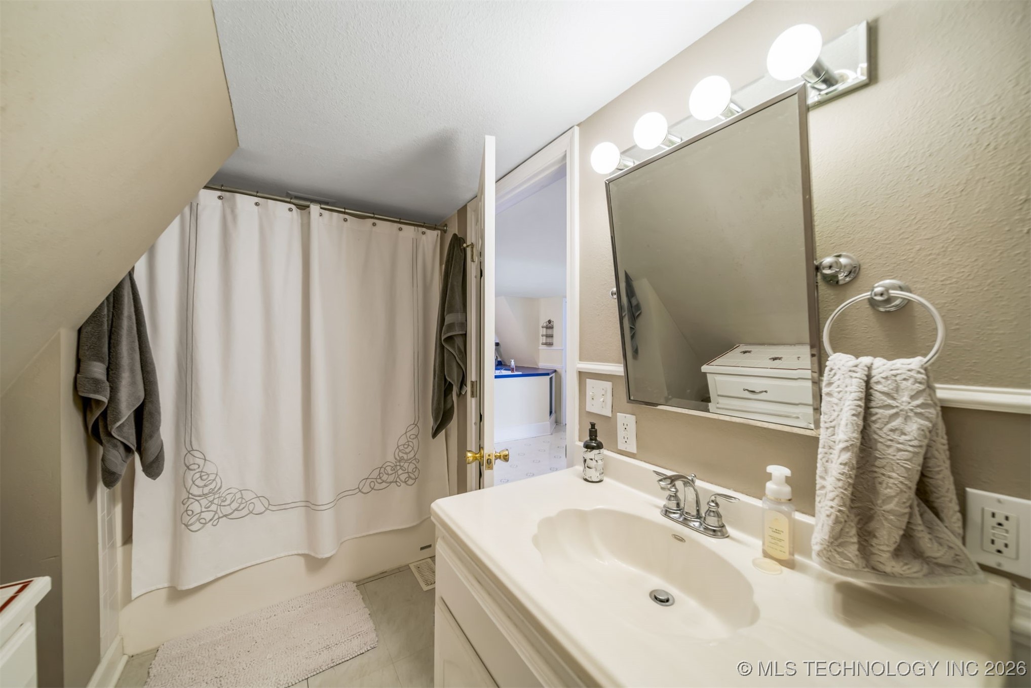 619 E 437 Road Property Photo 13