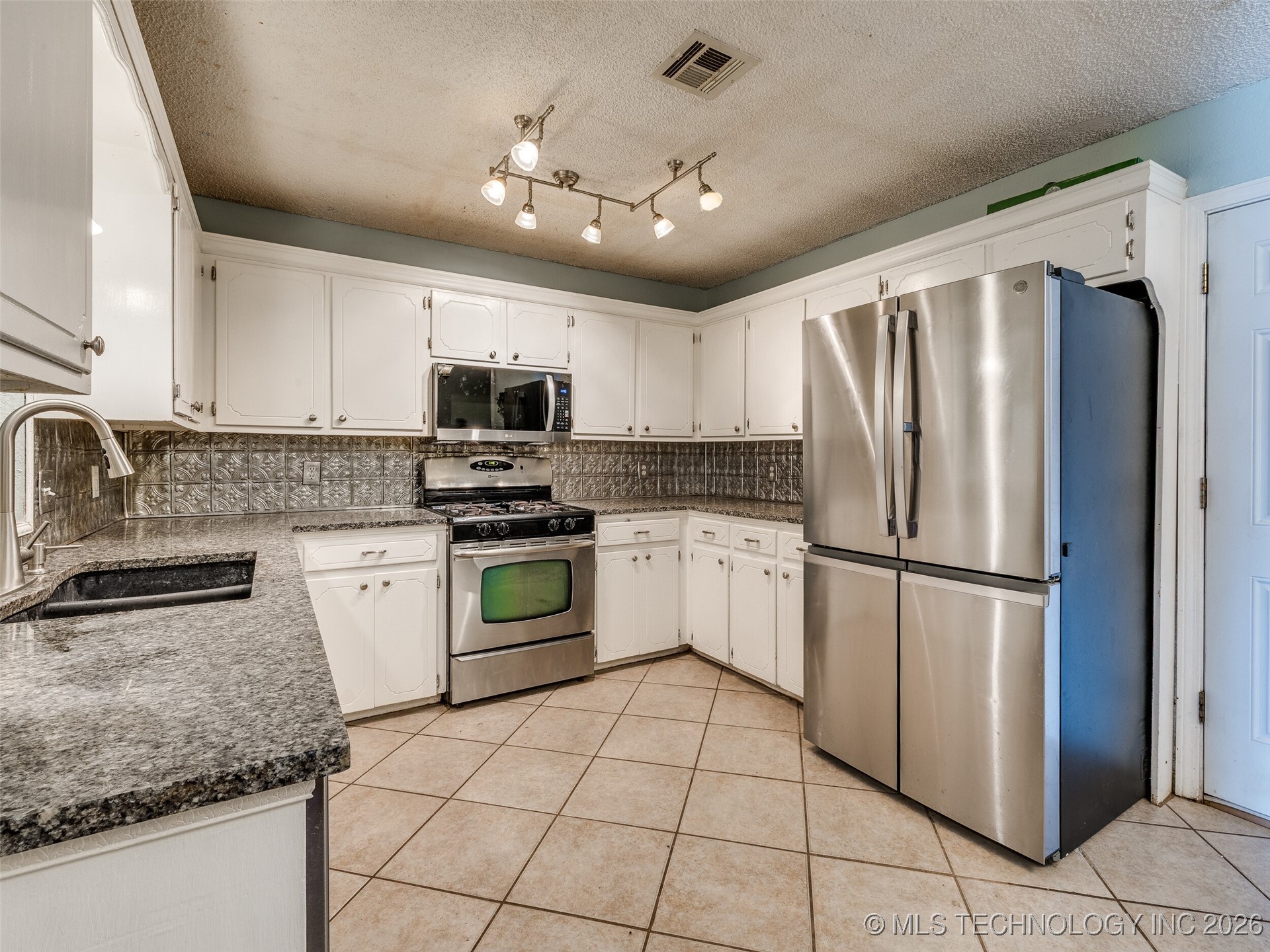 8804 E 134th Street S Property Photo 12