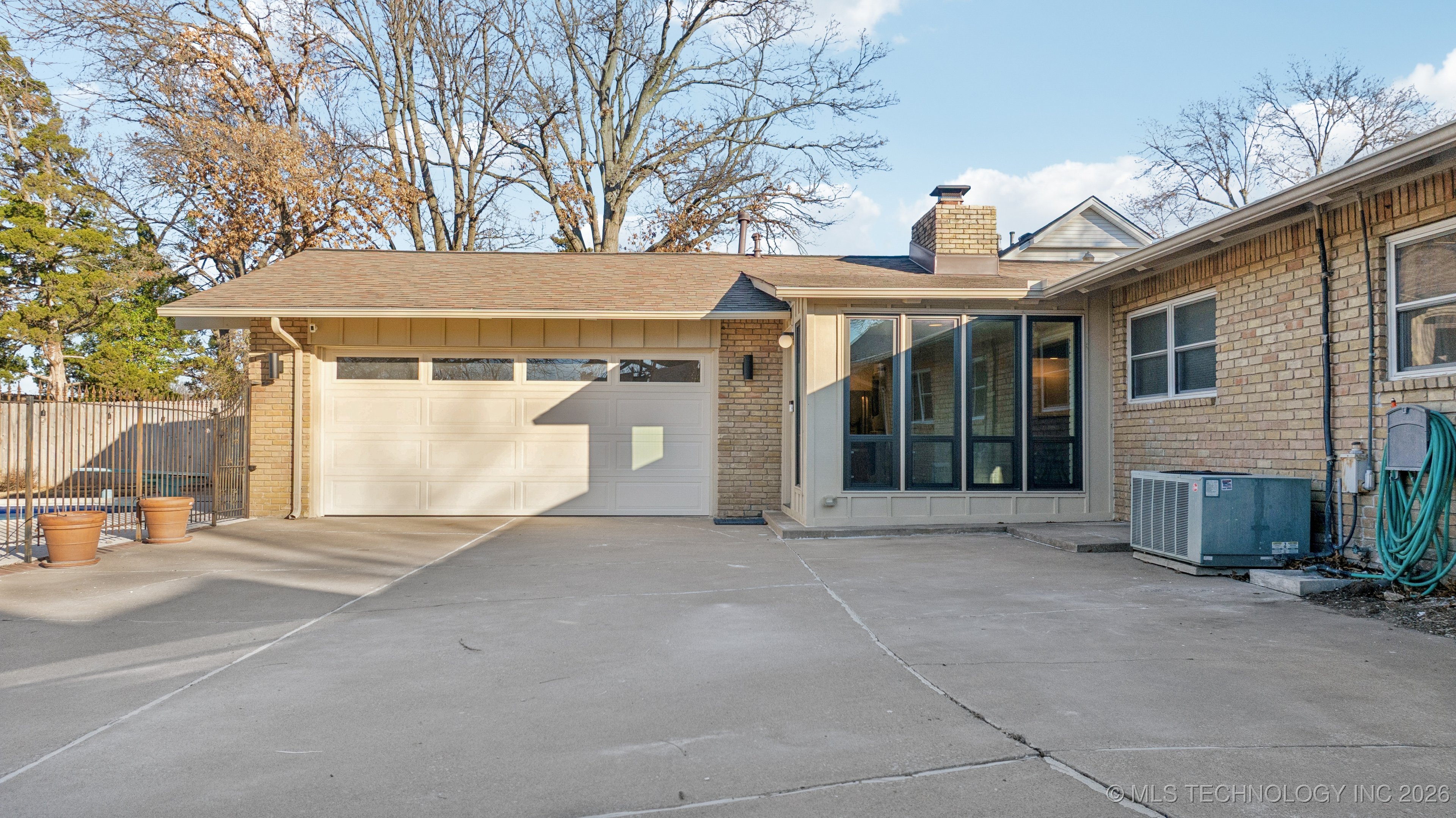 2943 E 56th Place Property Photo 4