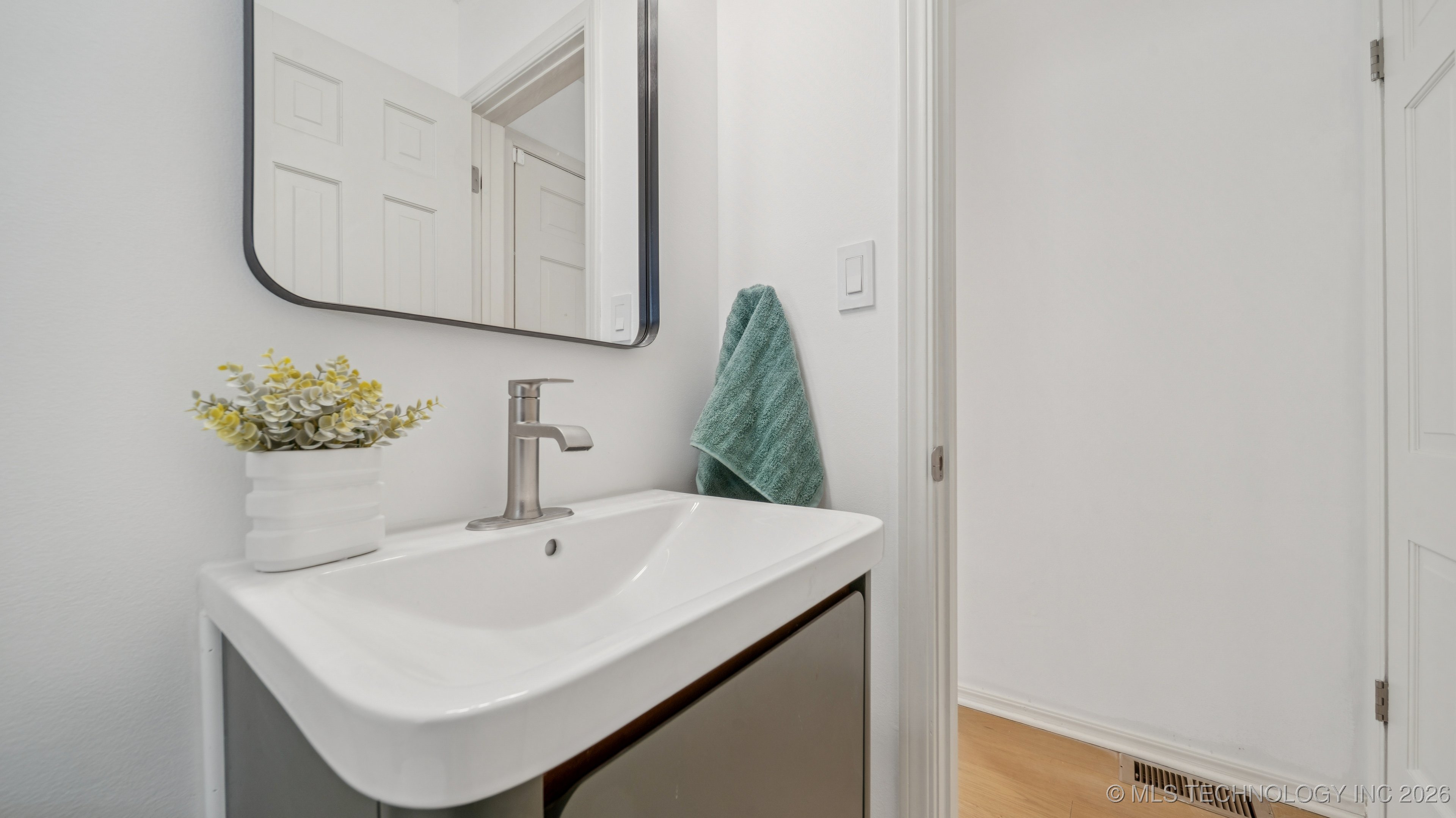 2943 E 56th Place Property Photo 20