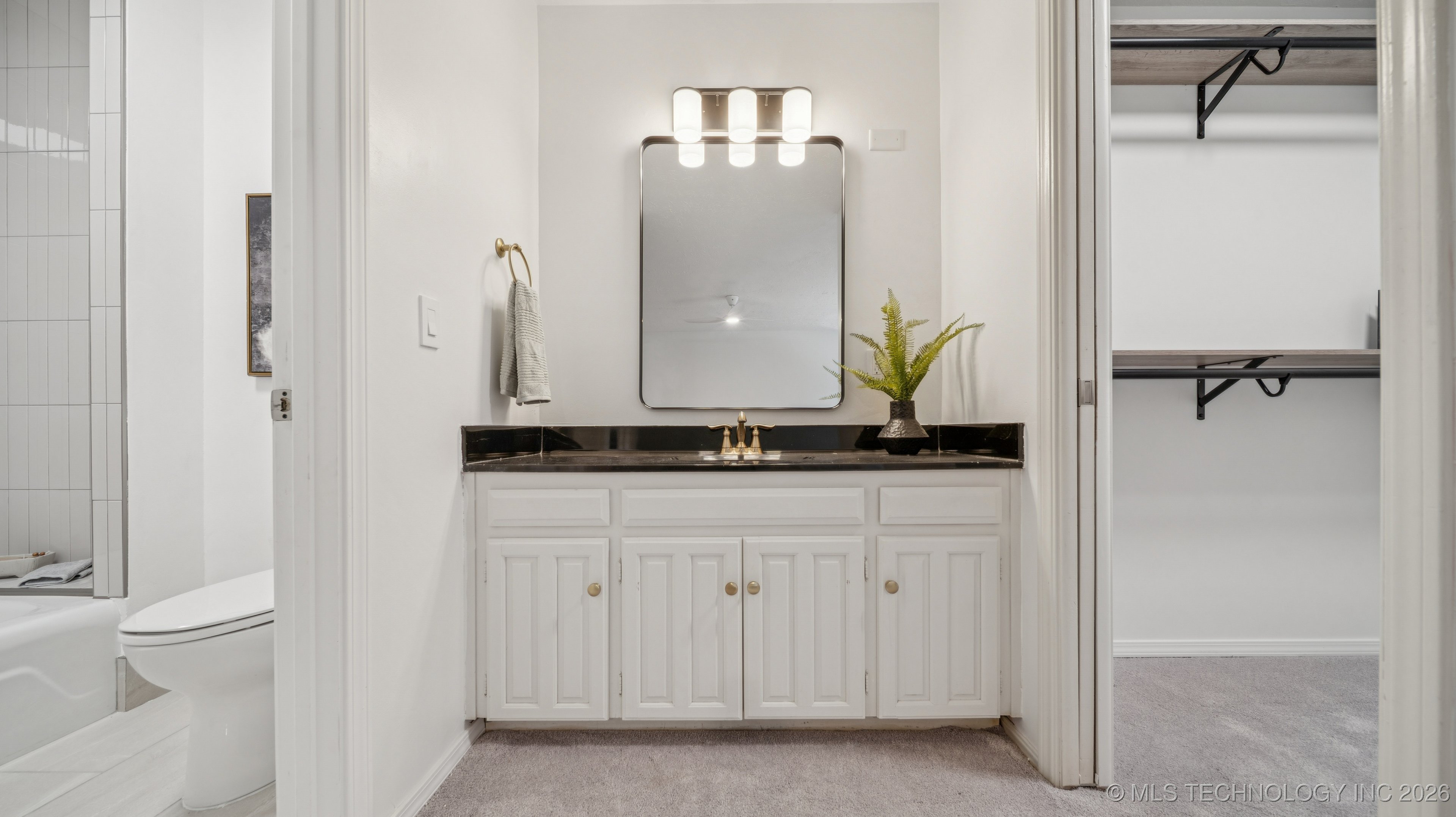 2943 E 56th Place Property Photo 28