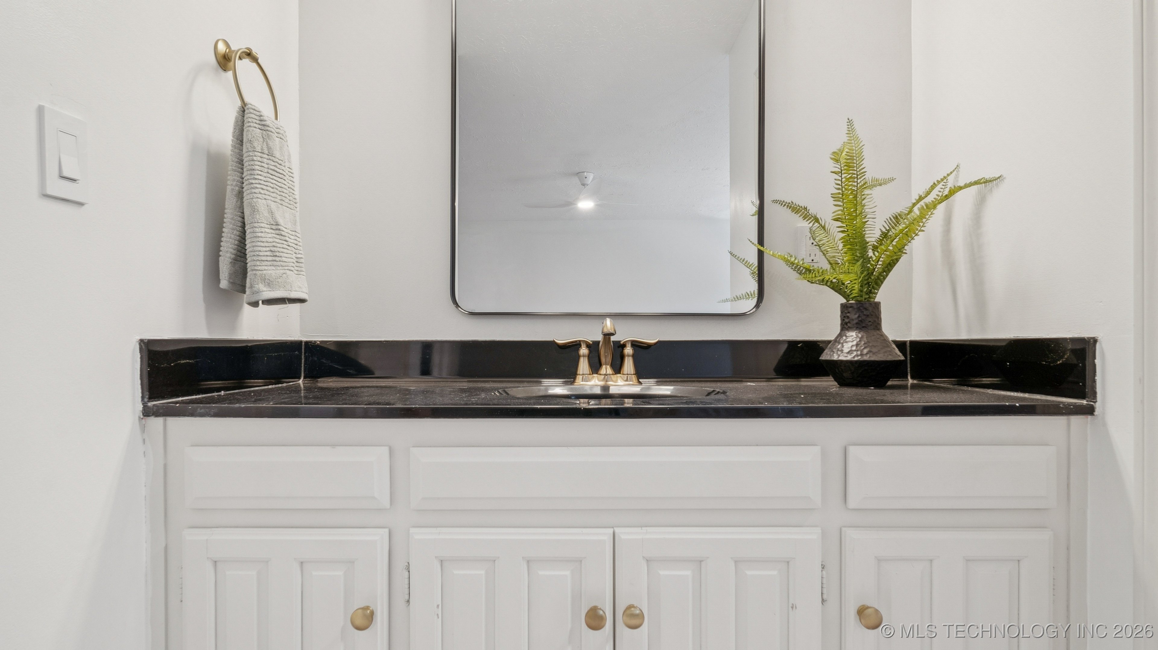 2943 E 56th Place Property Photo 29