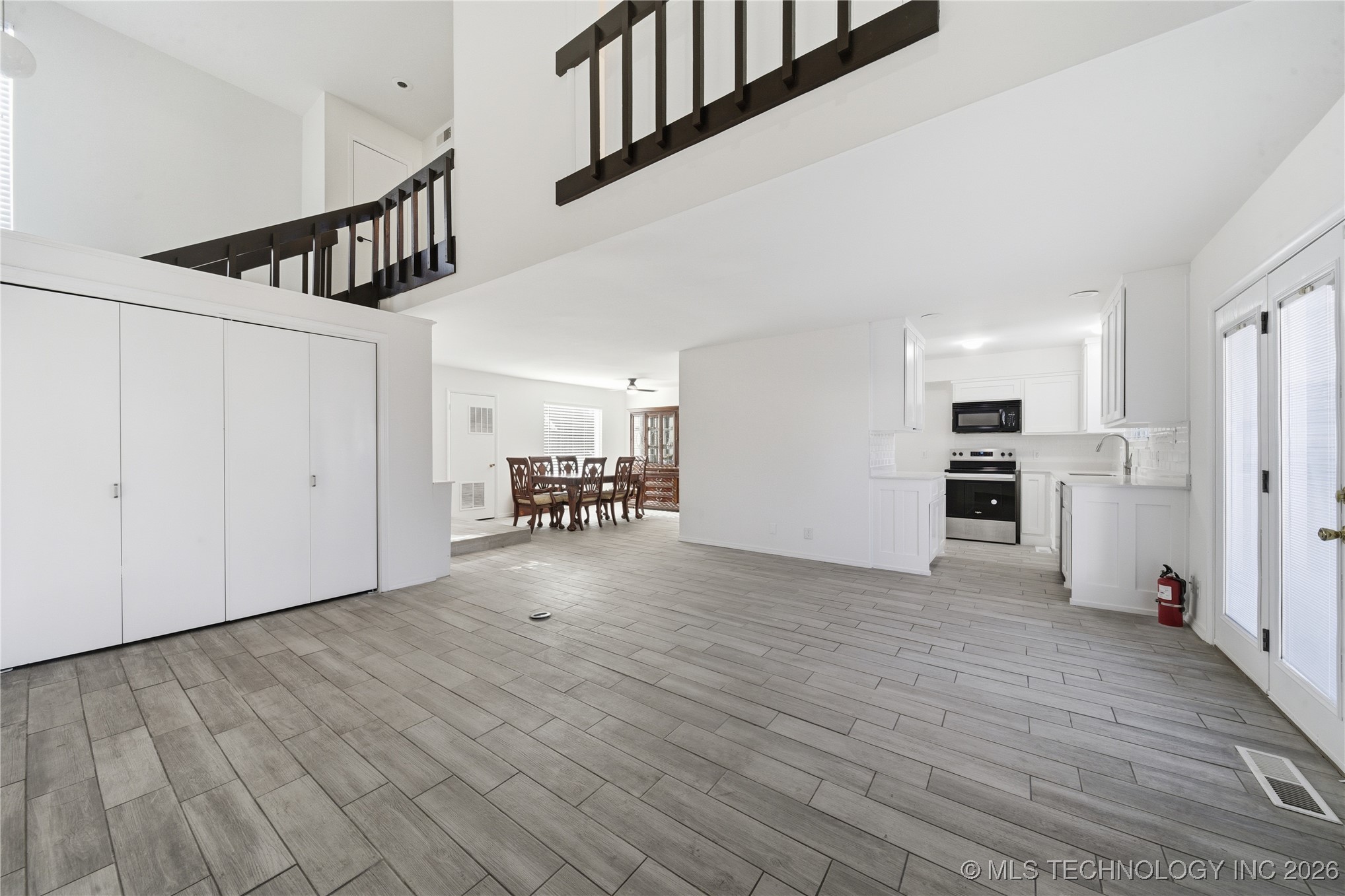 7469 S Yale Avenue E7469 Property Photo 3