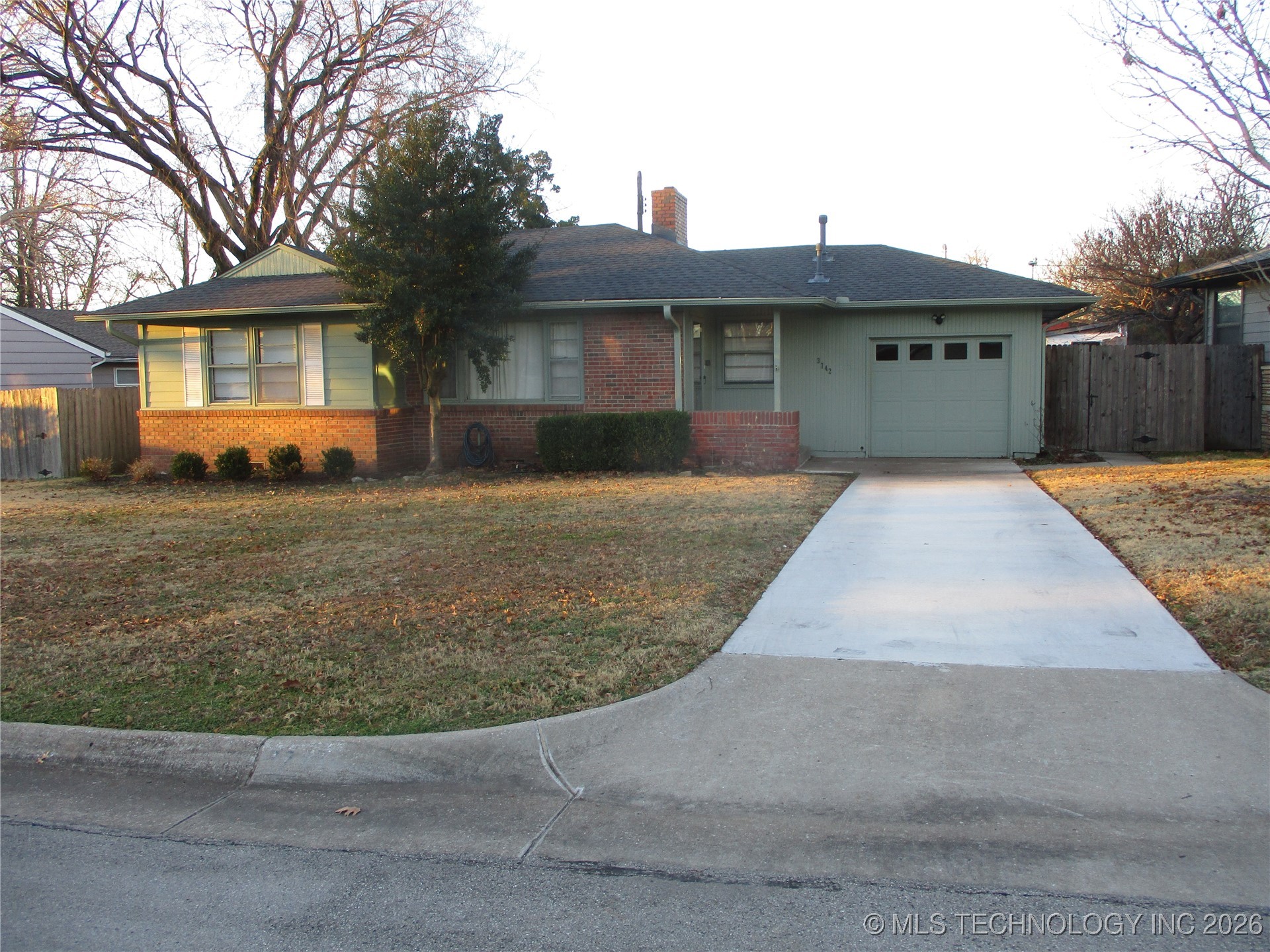 3742 S Richmond Avenue Property Photo 1