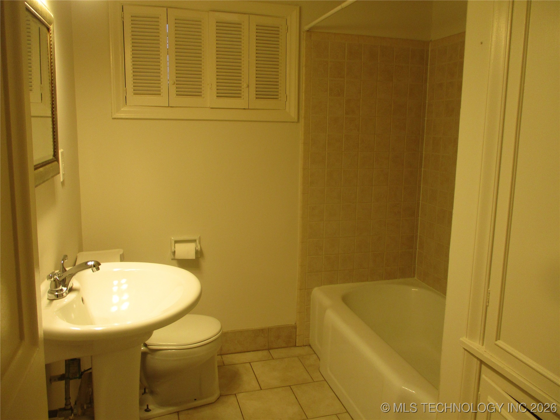 3742 S Richmond Avenue Property Photo 3