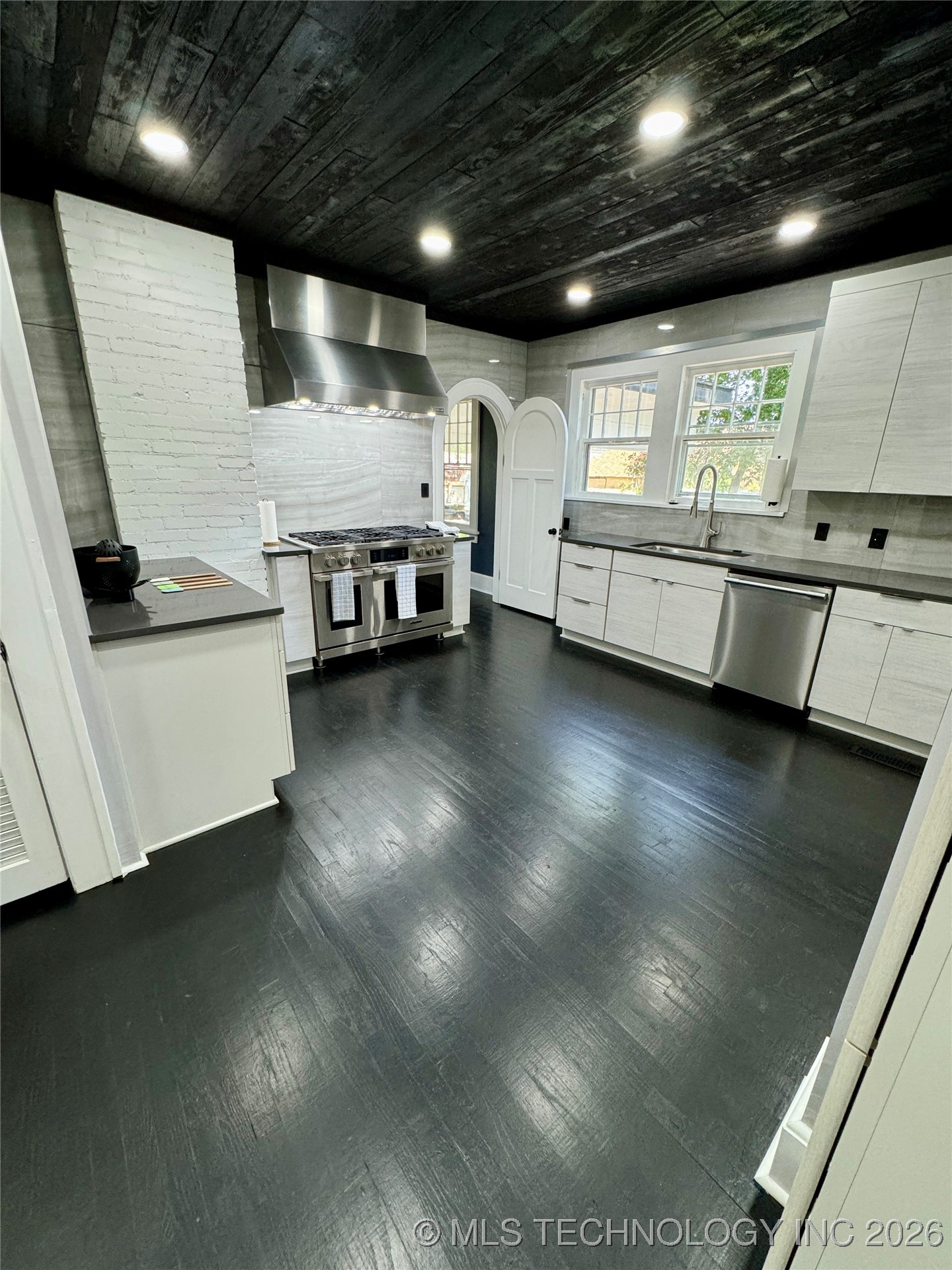 214 E Street Sw Property Photo 4