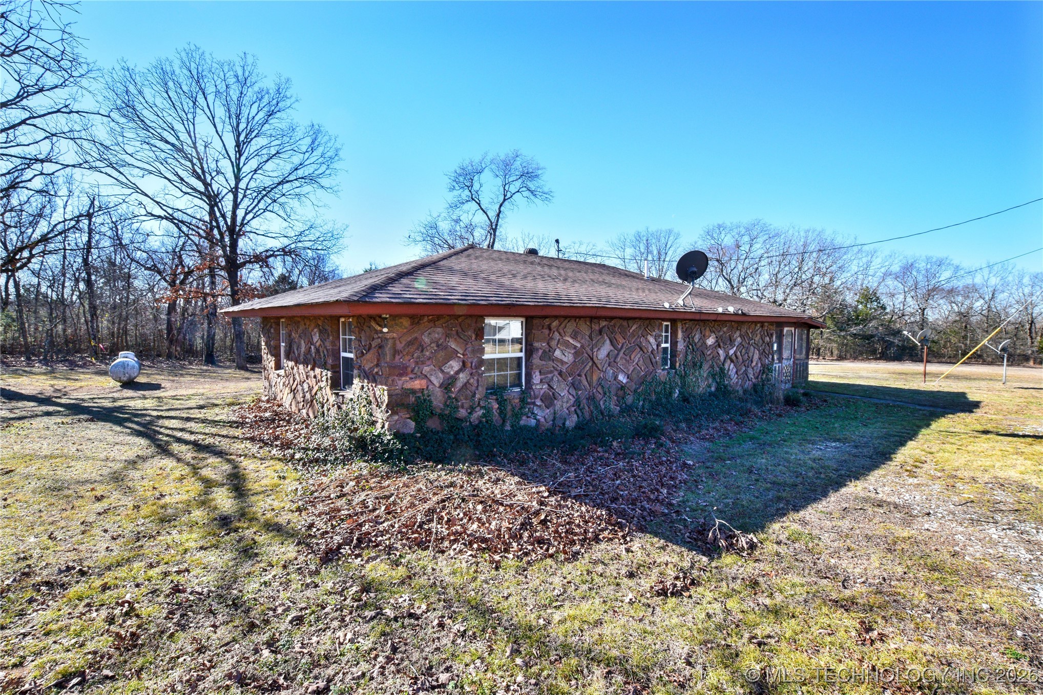 452058 E 965 Loop Property Photo 2