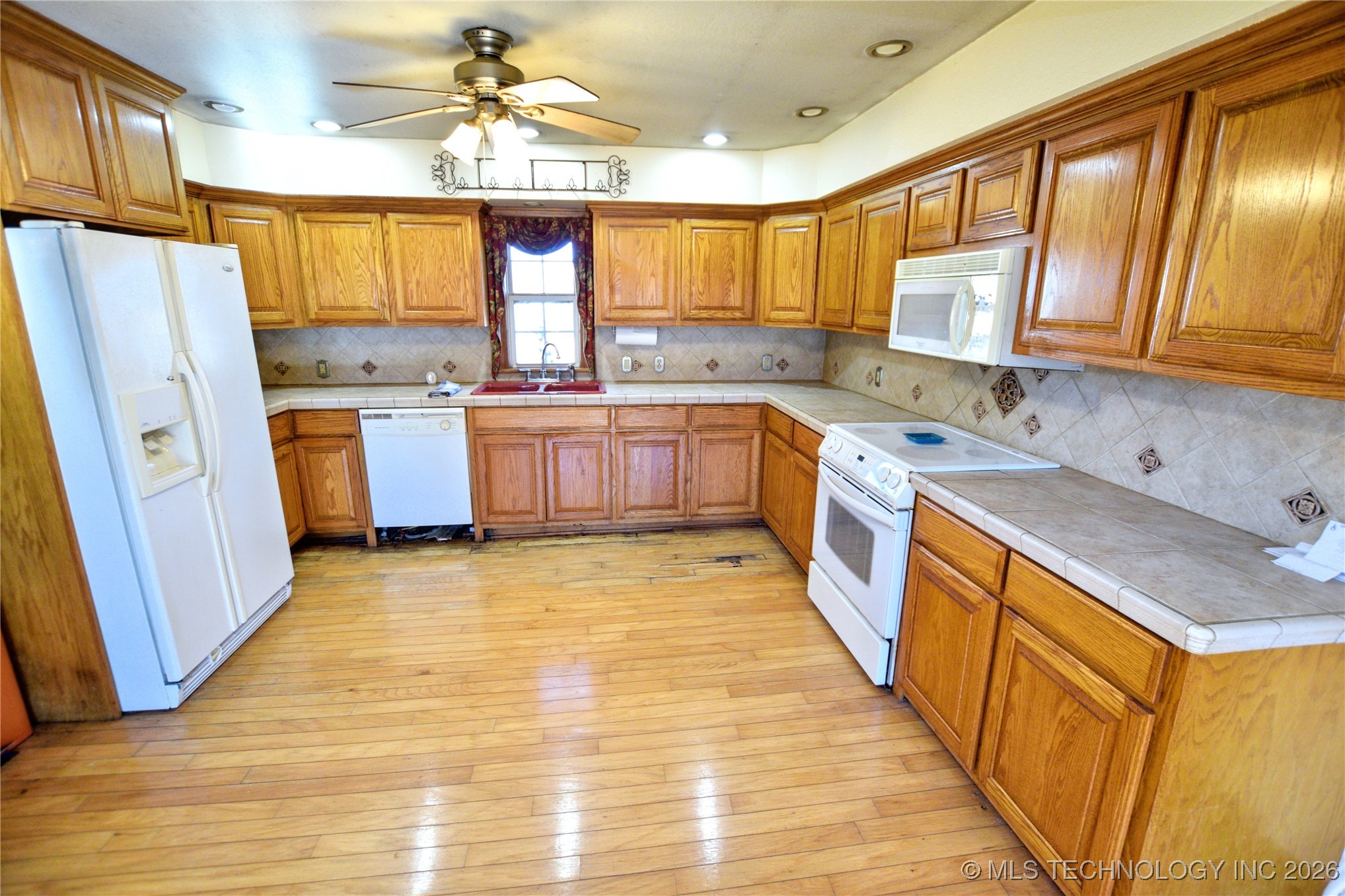 452058 E 965 Loop Property Photo 7