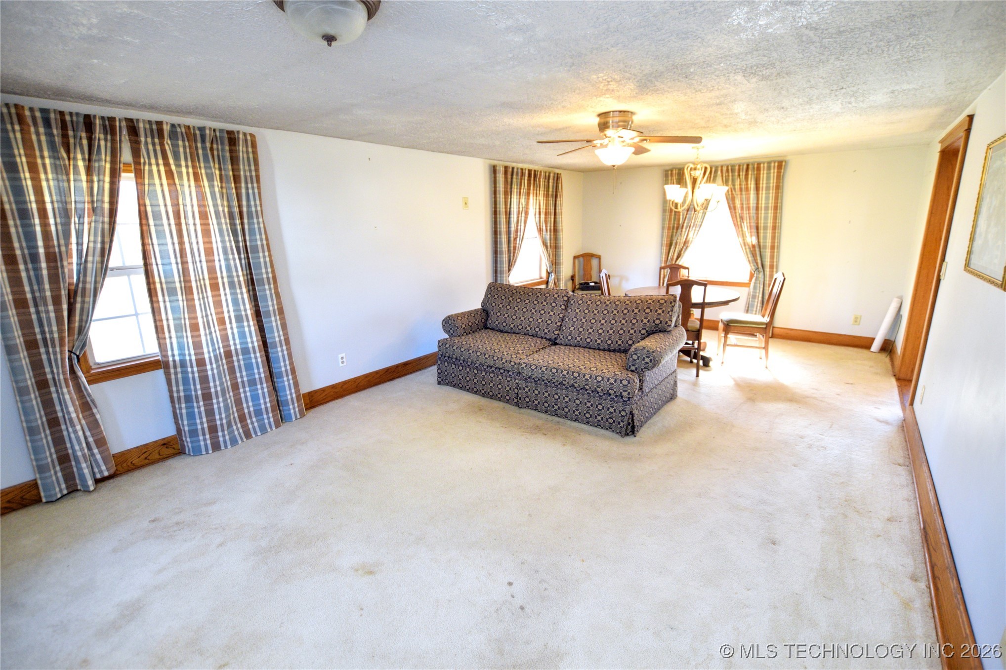 452058 E 965 Loop Property Photo 10