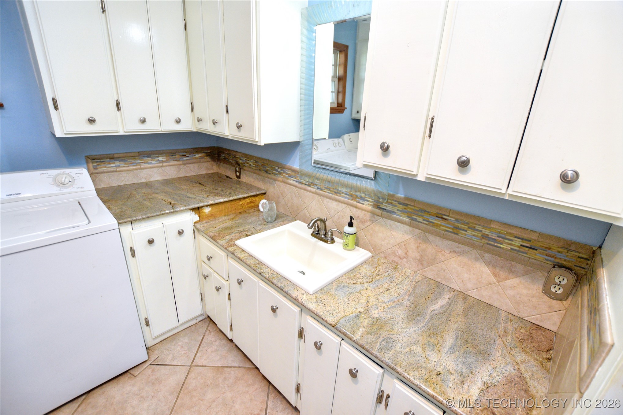 452058 E 965 Loop Property Photo 16