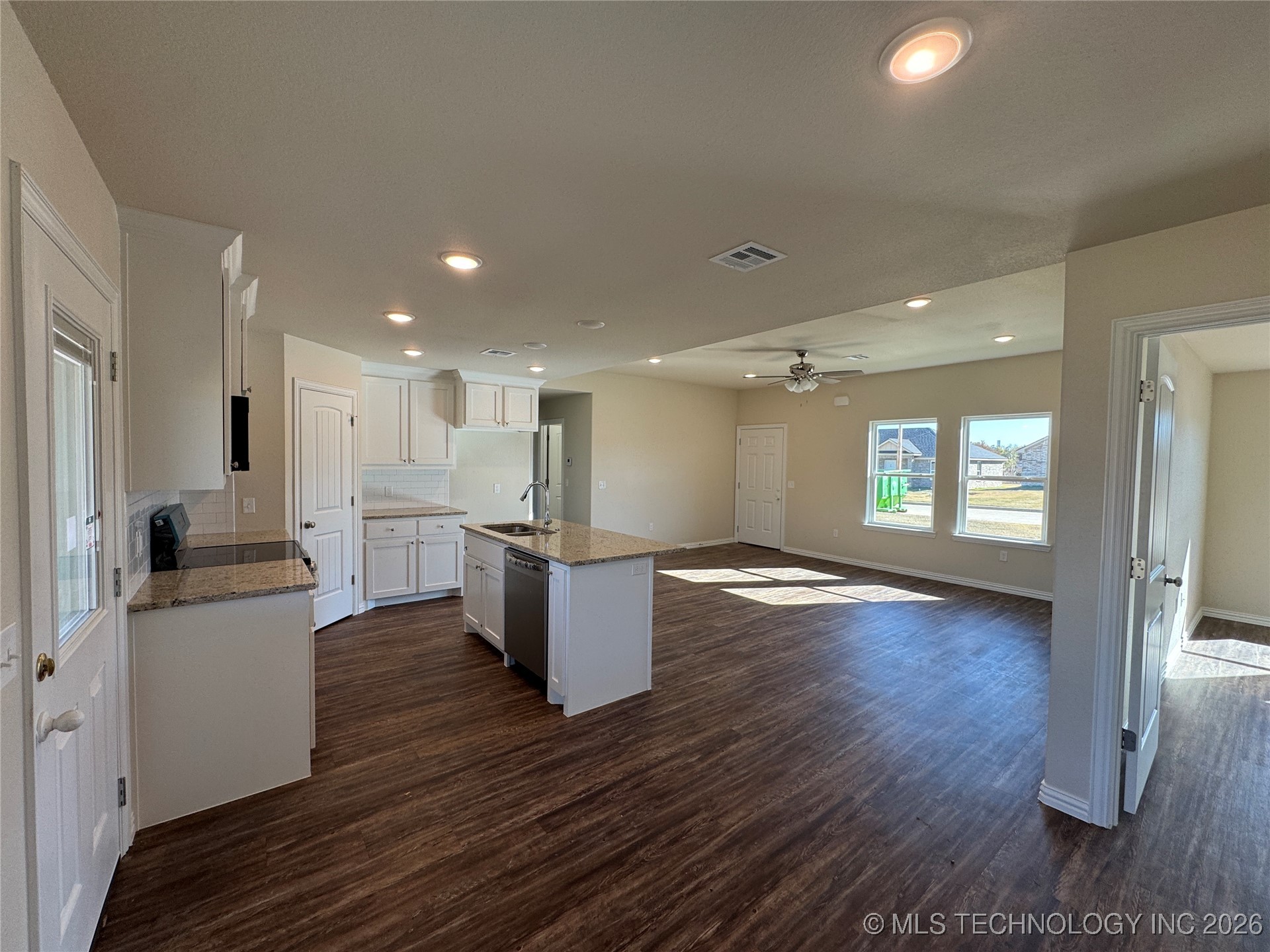 508 Honeysuckle Lane Property Photo 4