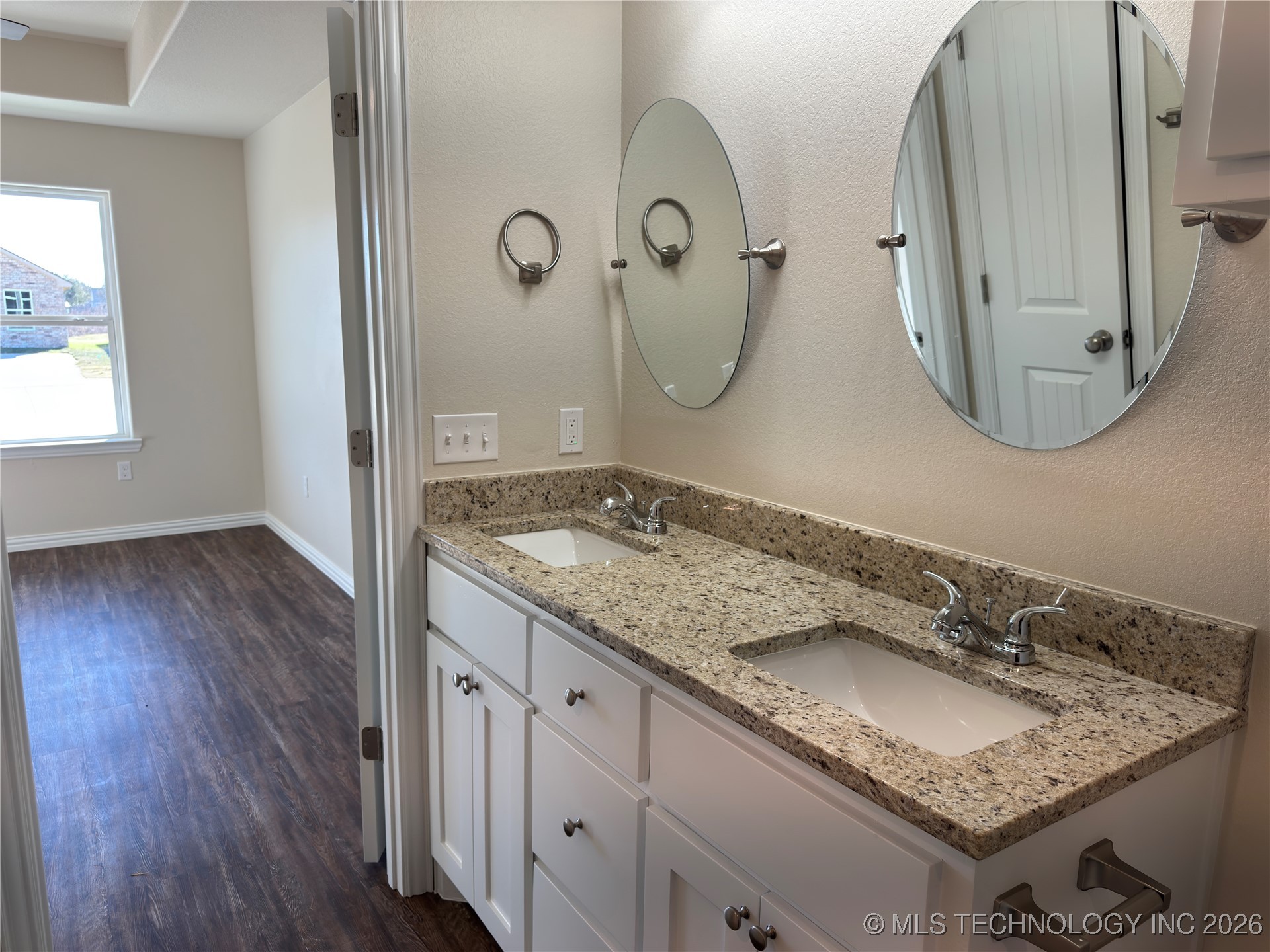 508 Honeysuckle Lane Property Photo 5