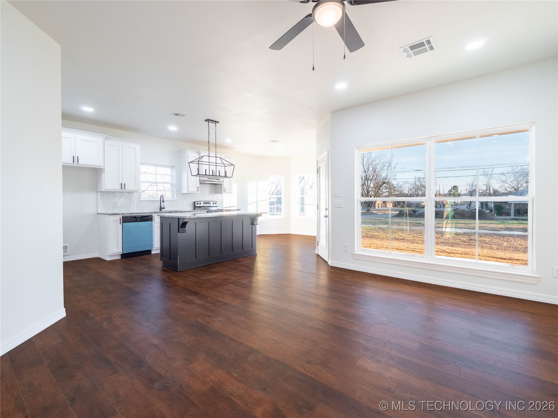 200 Townsend Avenue Property Photo 6