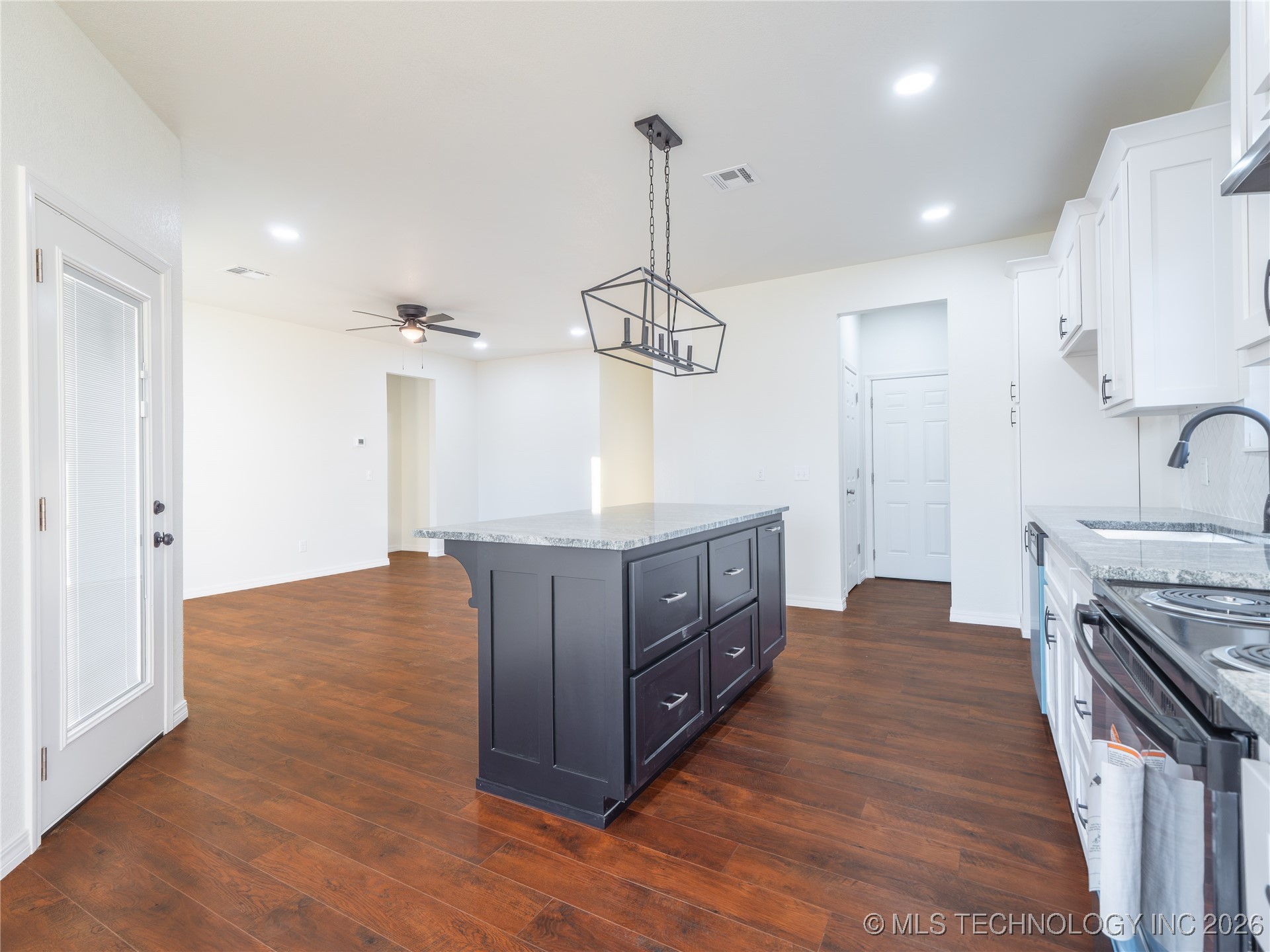 200 Townsend Avenue Property Photo 8