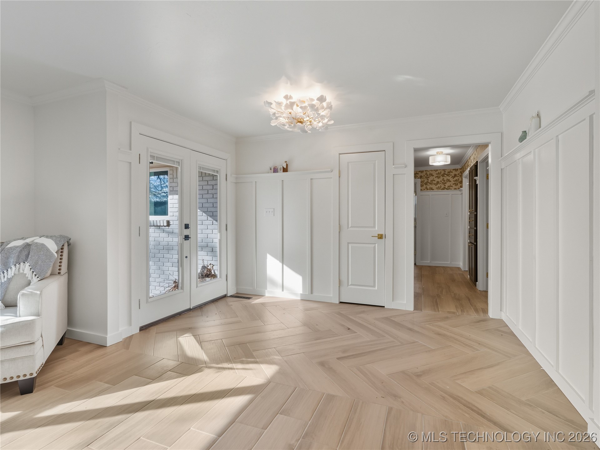 1918 E 15th Property Photo 3