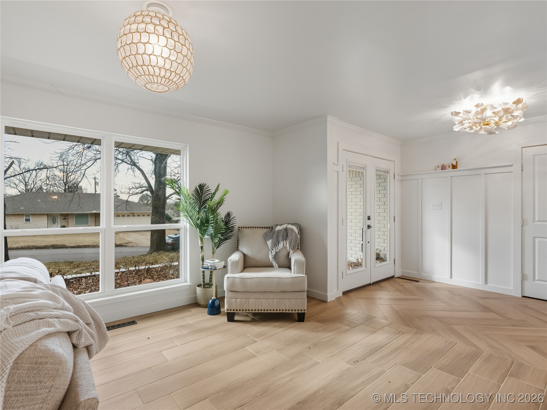 1918 E 15th Property Photo 4