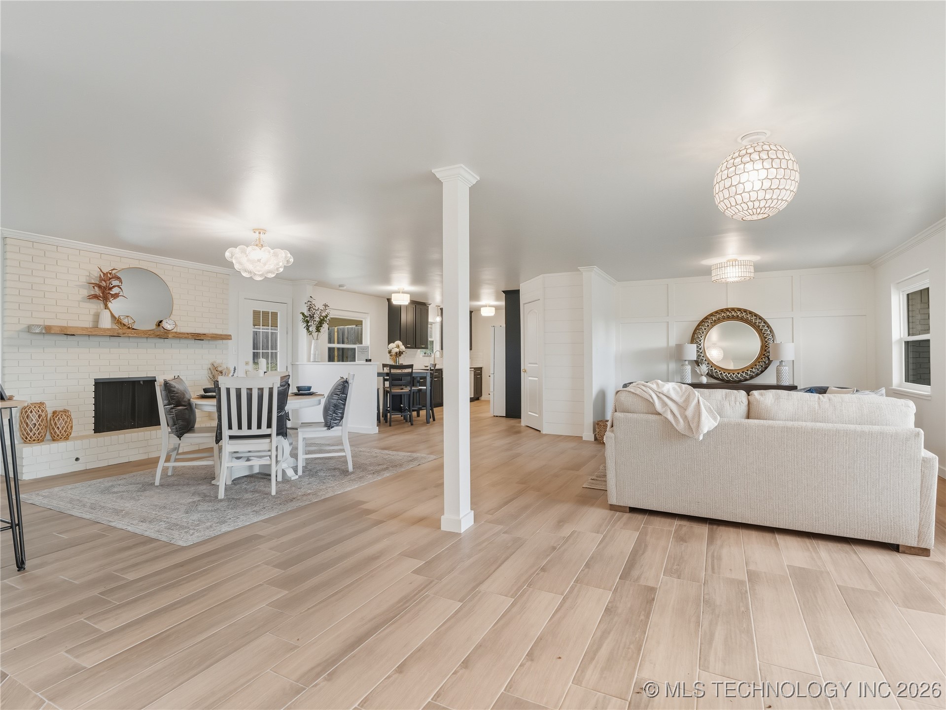 1918 E 15th Property Photo 5