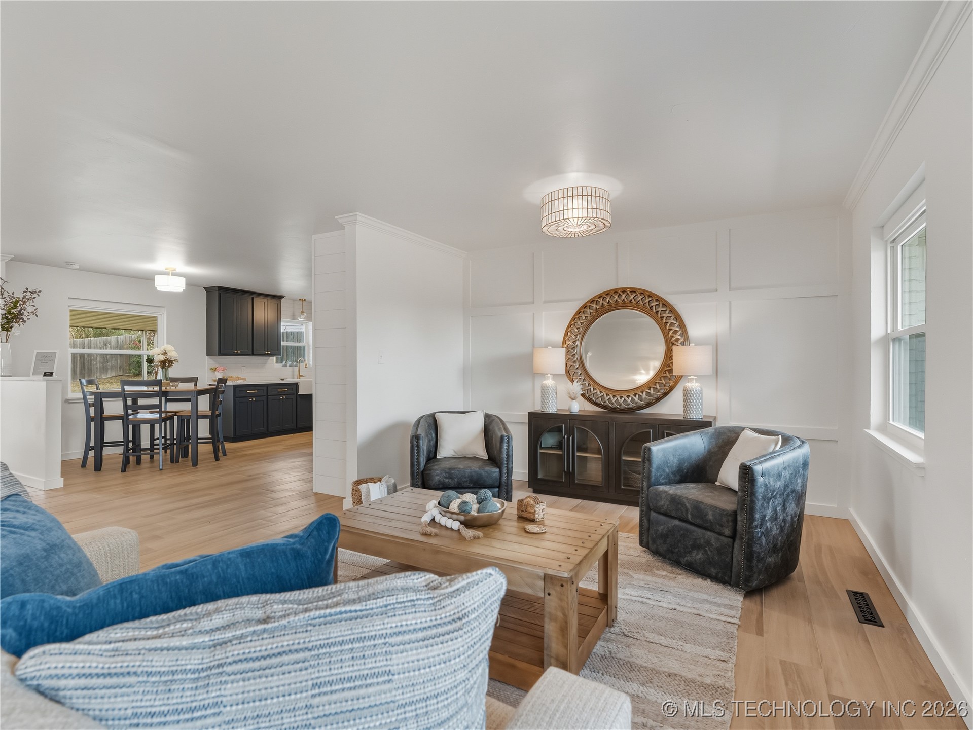 1918 E 15th Property Photo 6