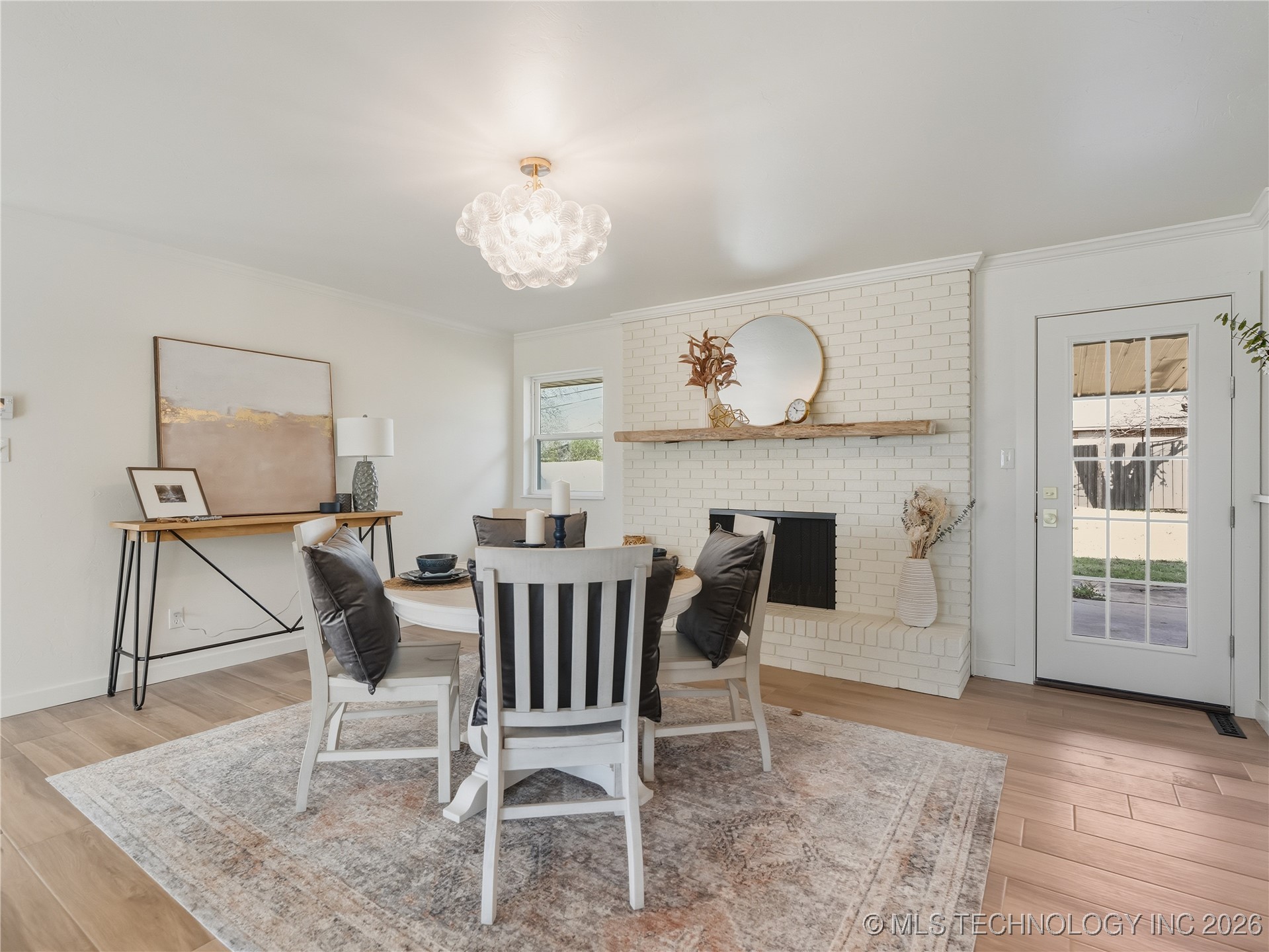 1918 E 15th Property Photo 7