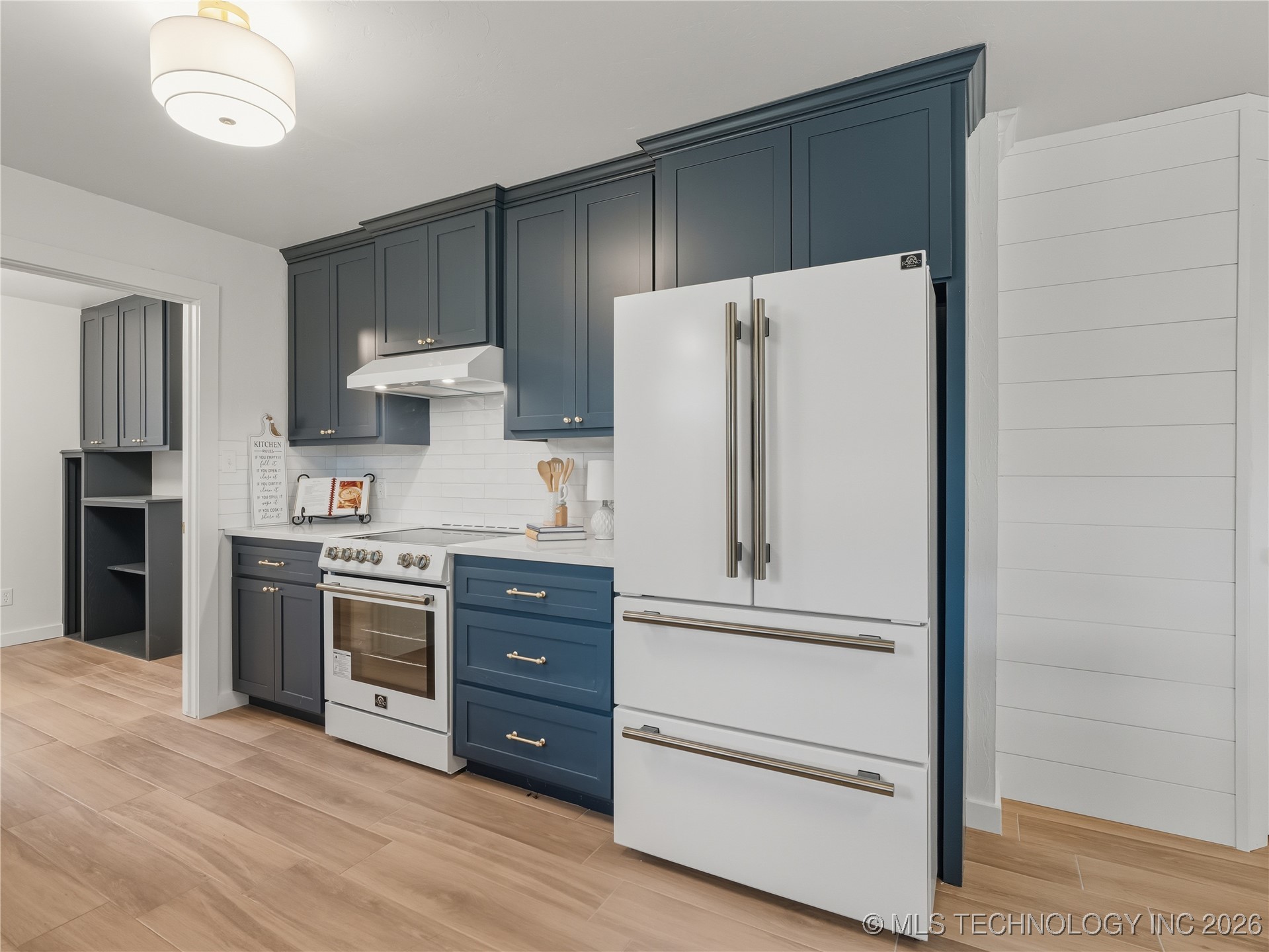 1918 E 15th Property Photo 14