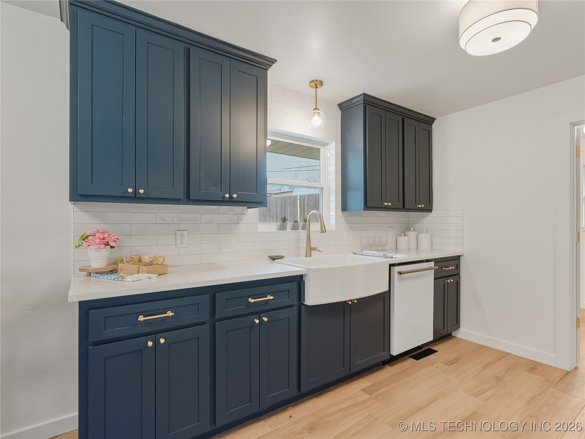 1918 E 15th Property Photo 15