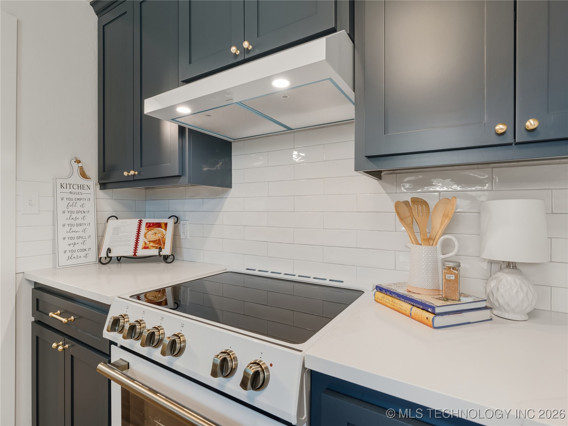 1918 E 15th Property Photo 16