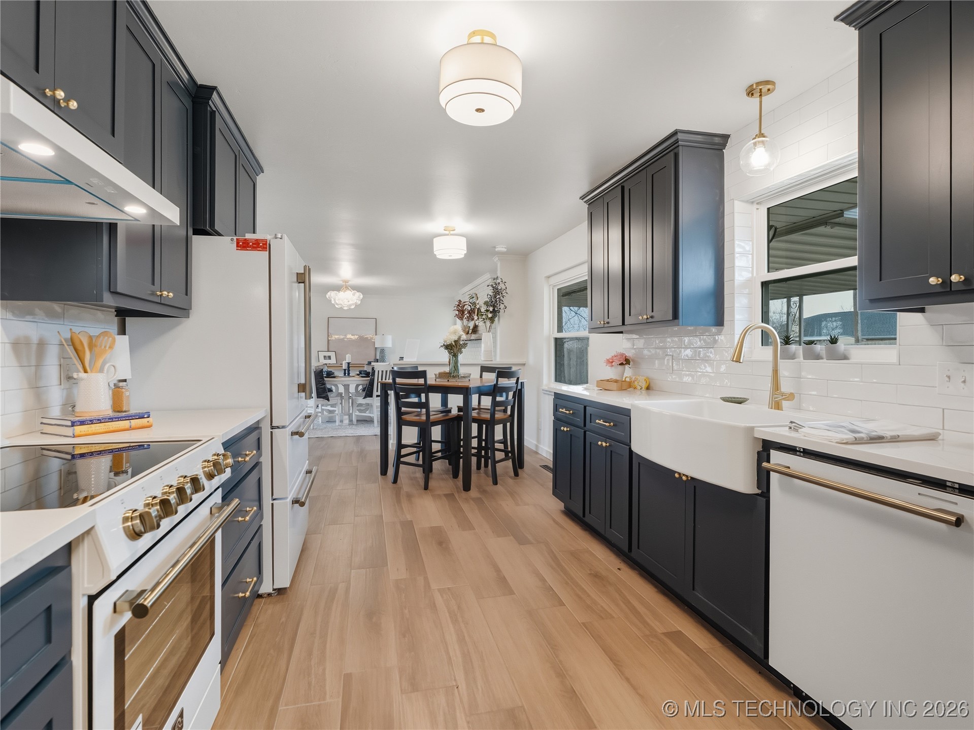 1918 E 15th Property Photo 17