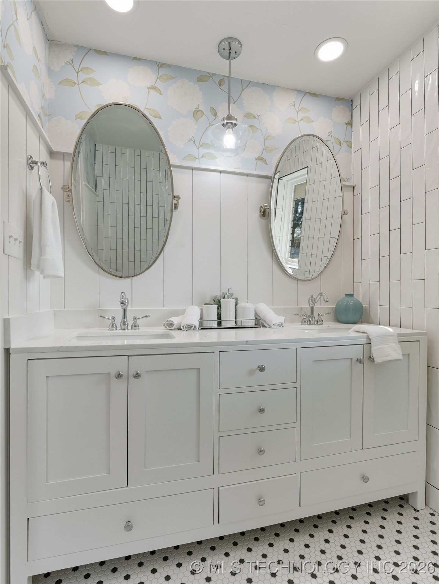 1918 E 15th Property Photo 25