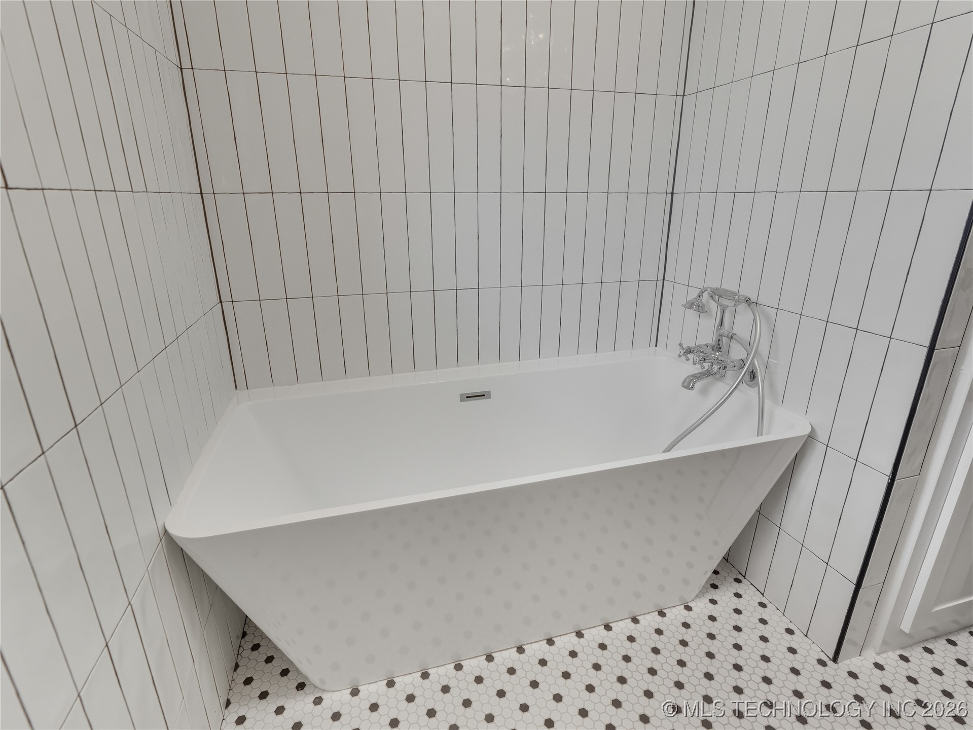 1918 E 15th Property Photo 32