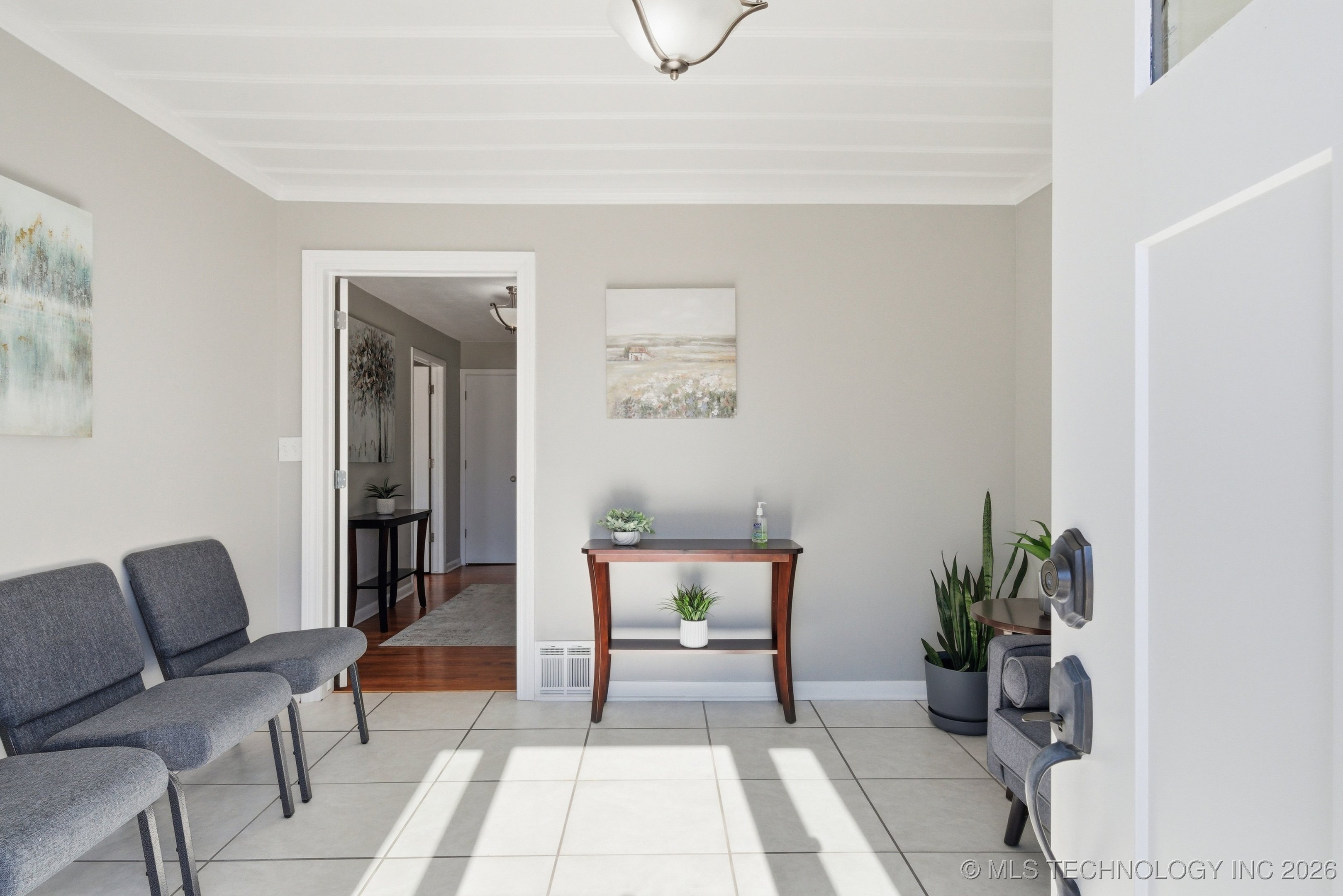 1718 W Broadway Street Property Photo 3