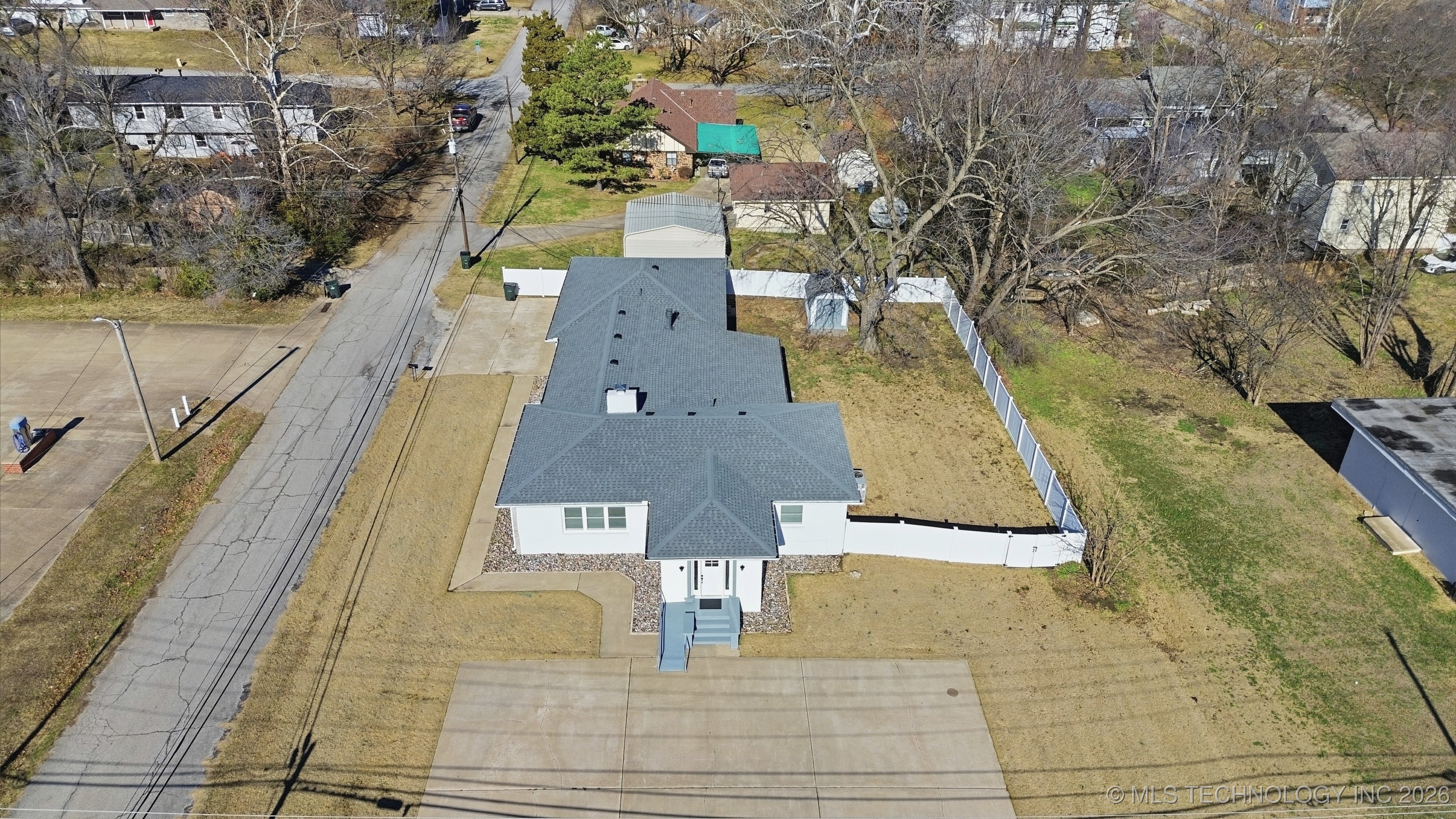 1718 W Broadway Street Property Photo 5