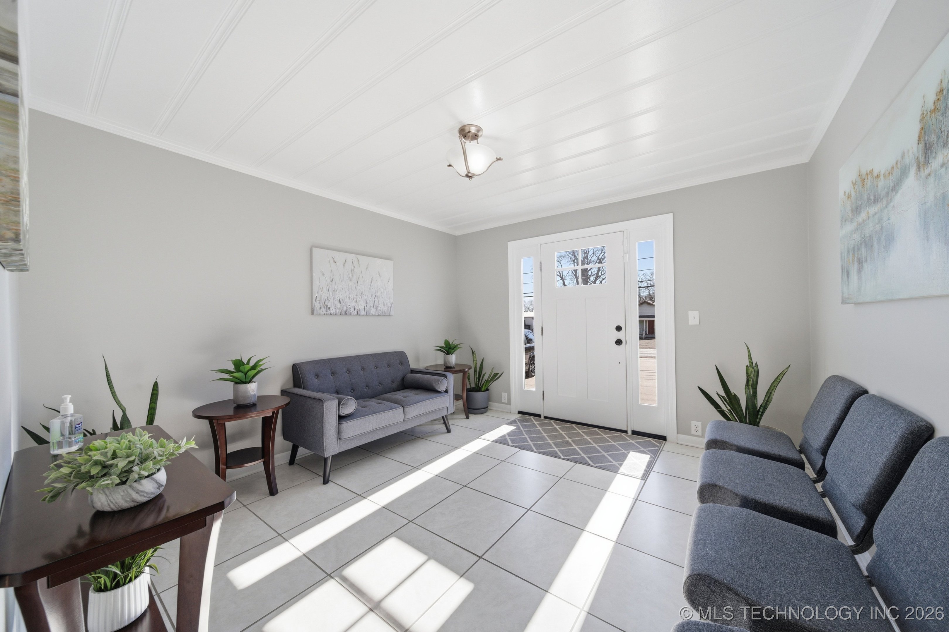 1718 W Broadway Street Property Photo 7