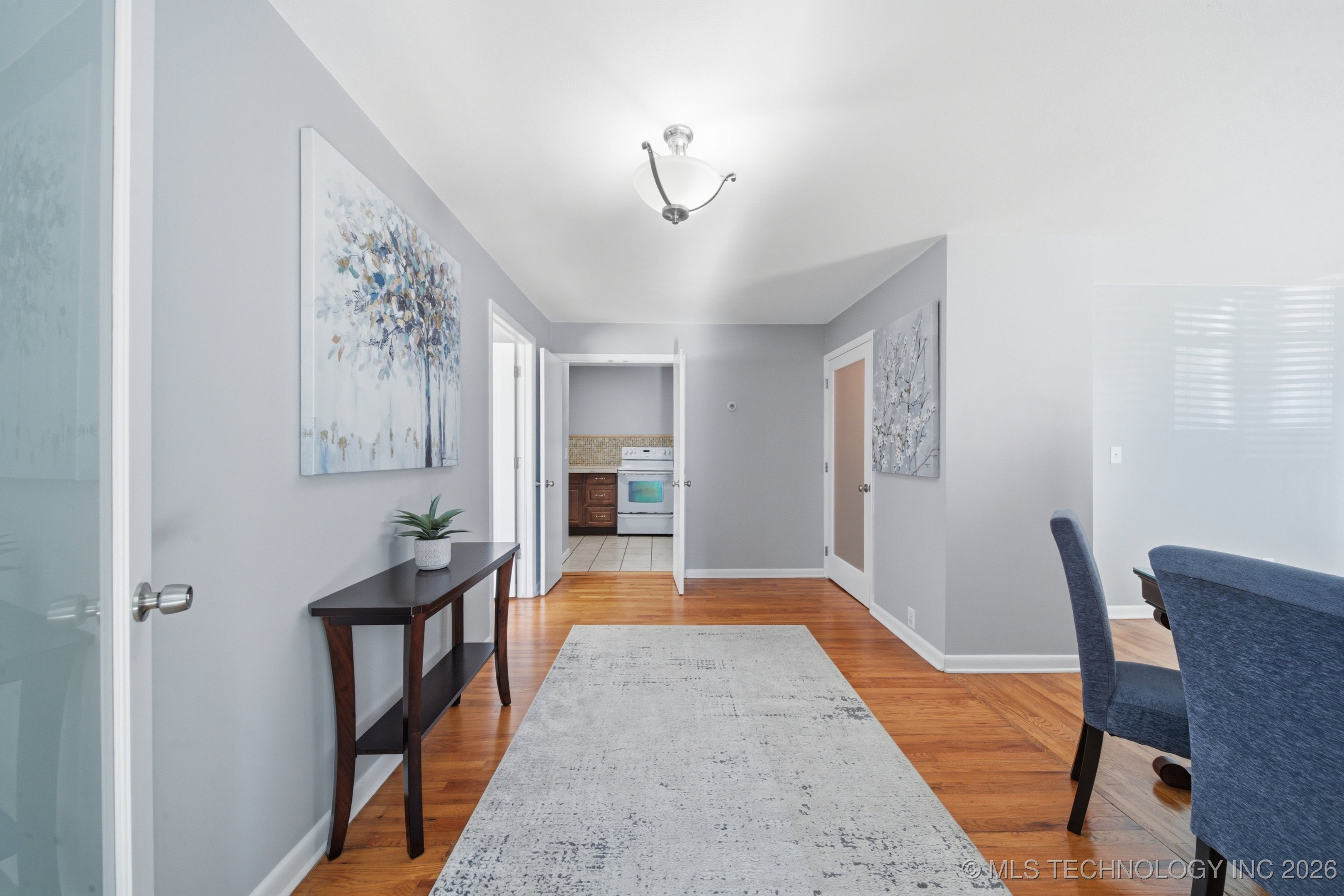 1718 W Broadway Street Property Photo 8