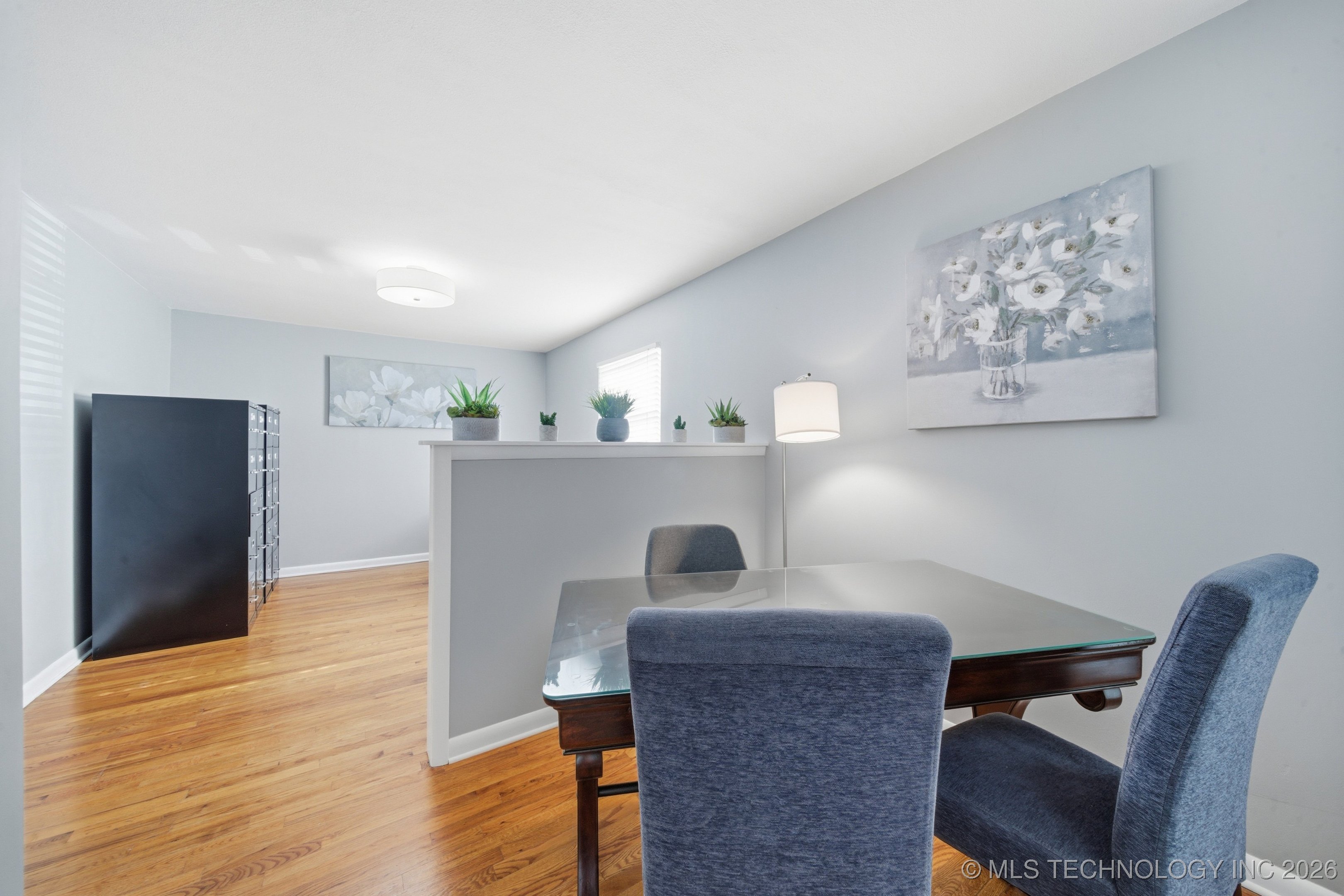 1718 W Broadway Street Property Photo 9